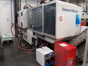 Vista frontal de la máquina Krauss Maffei 125 - 390 CX