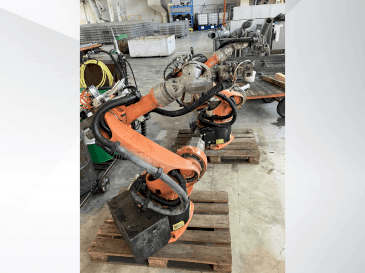 Vista frontal de la máquina KUKA KR16
