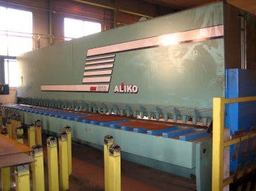 Vista frontal de la máquina ALIKO 8000/12