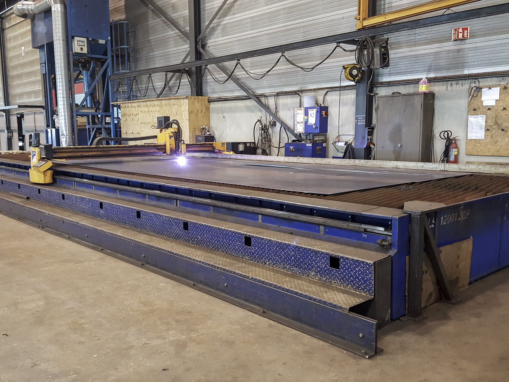 Vista derecha 1 de la máquina MicroStep PLS 12001.30 P