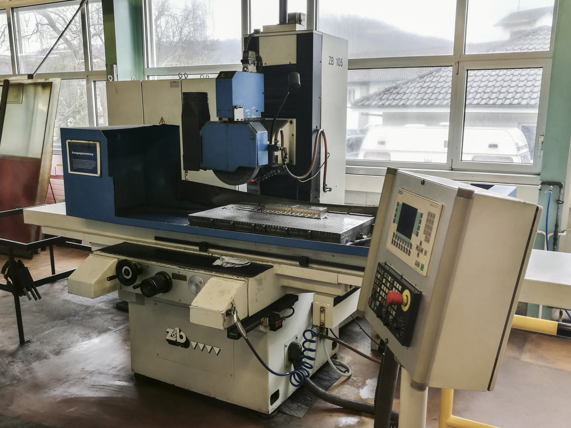 Vista frontal de la máquina ZIERSCH & BALTRUSCH NC-SUPERPLUS ZB 105