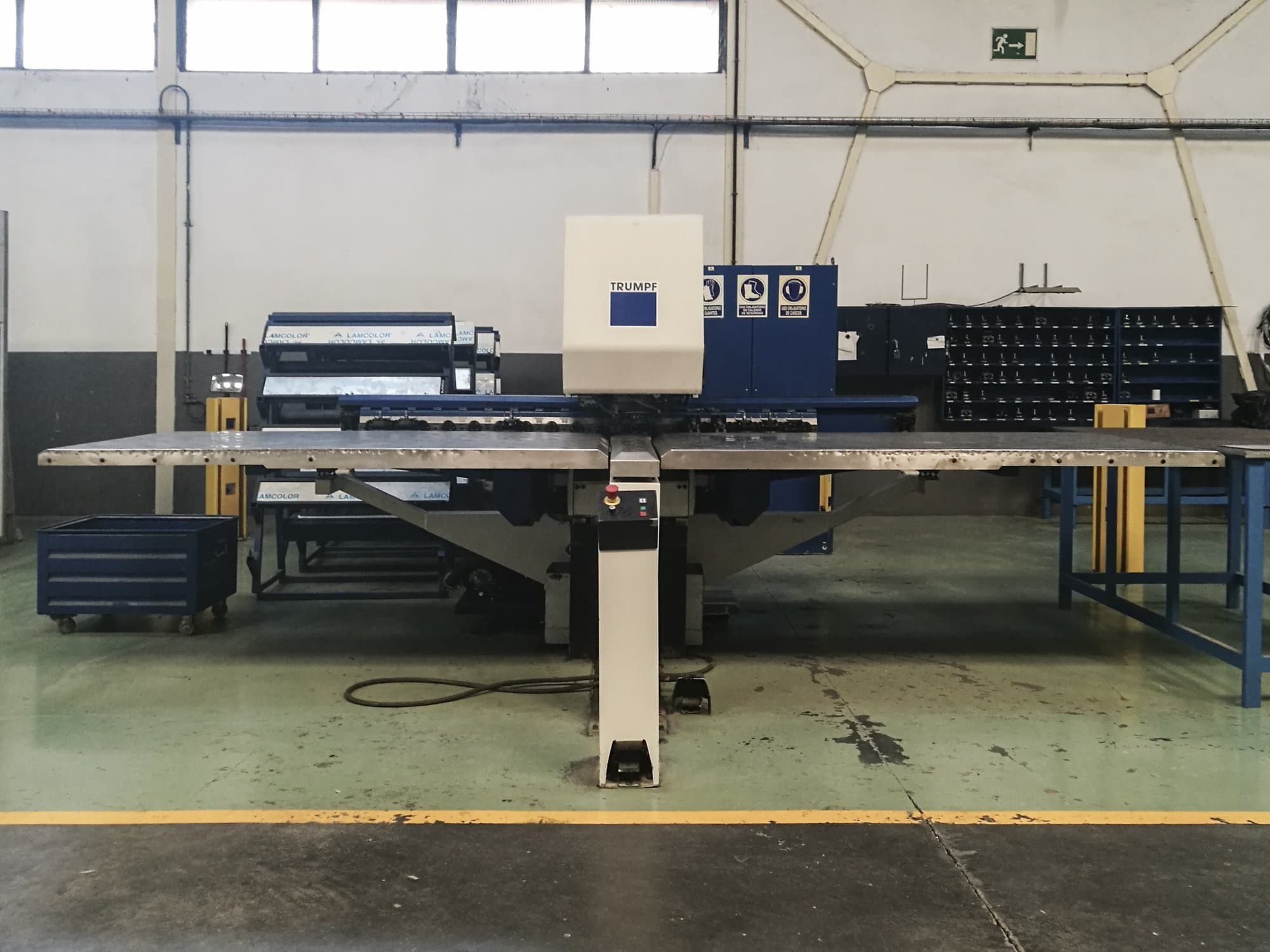 Vista frontal de la máquina Trumpf Trumatic 200