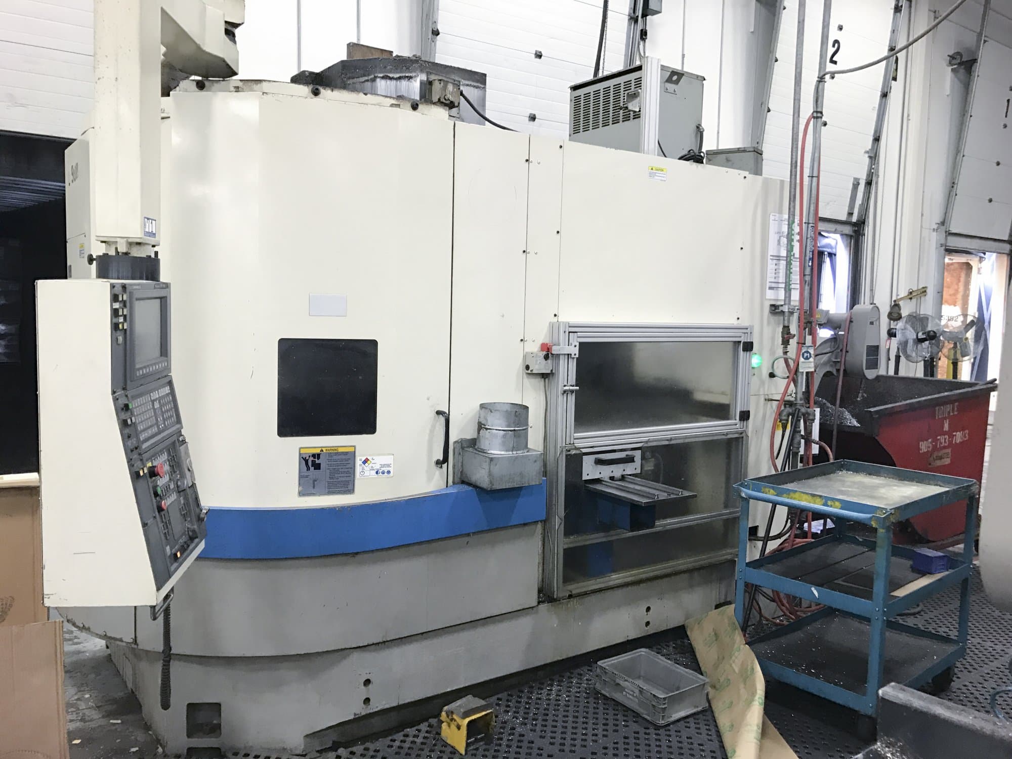Vista izquierda de la máquina Okuma LVT 400