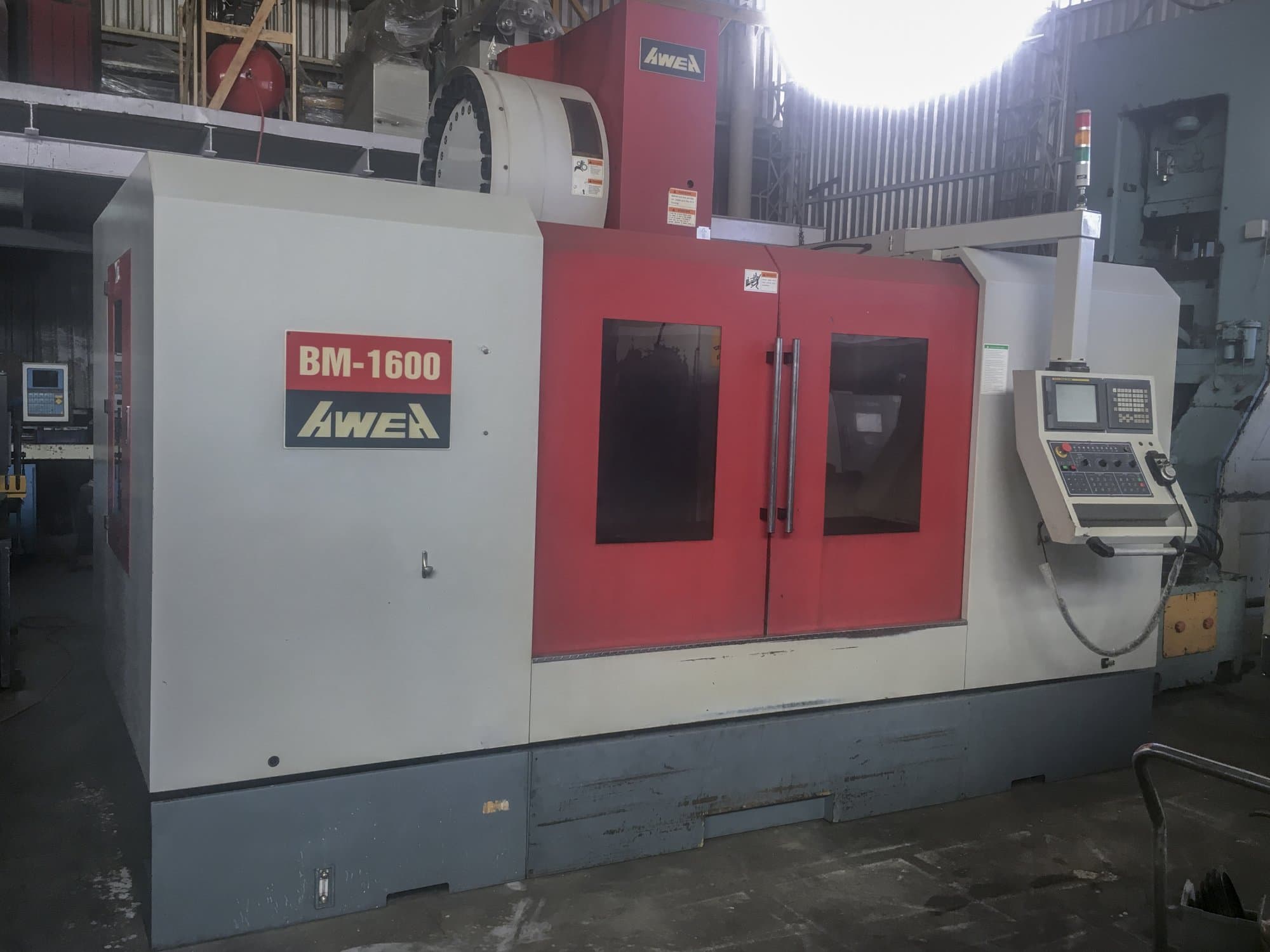 Vista izquierda de la máquina AWEA BM-1600