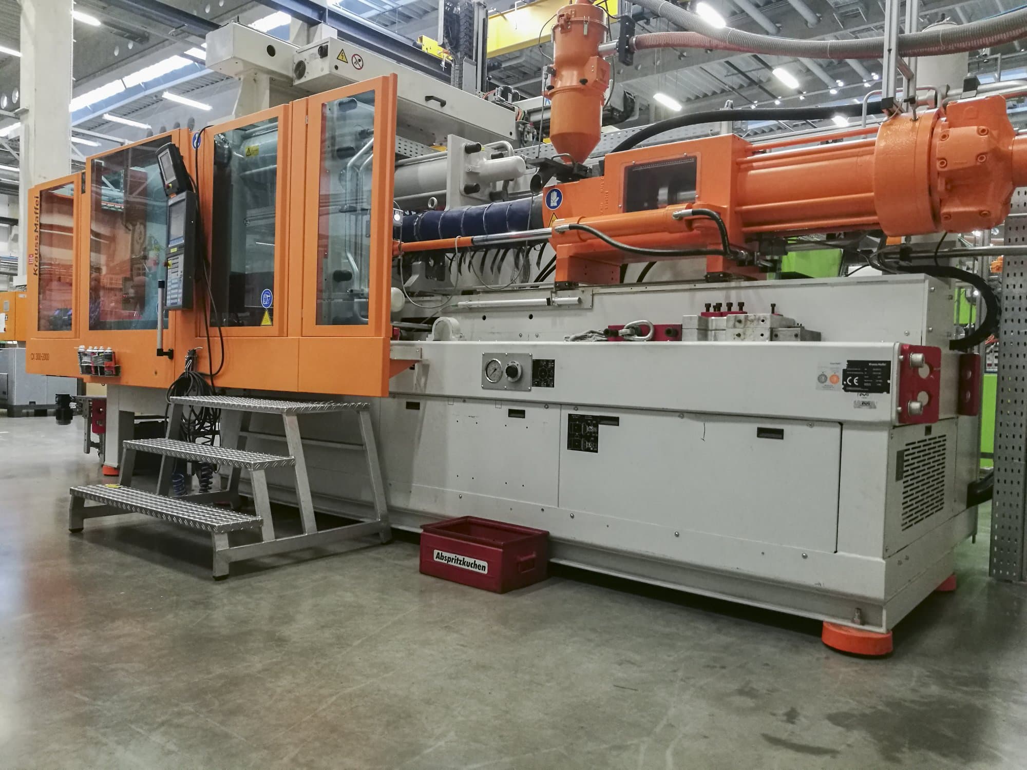 Vista derecha 1 de la máquina Krauss Maffei 300-2000 CX