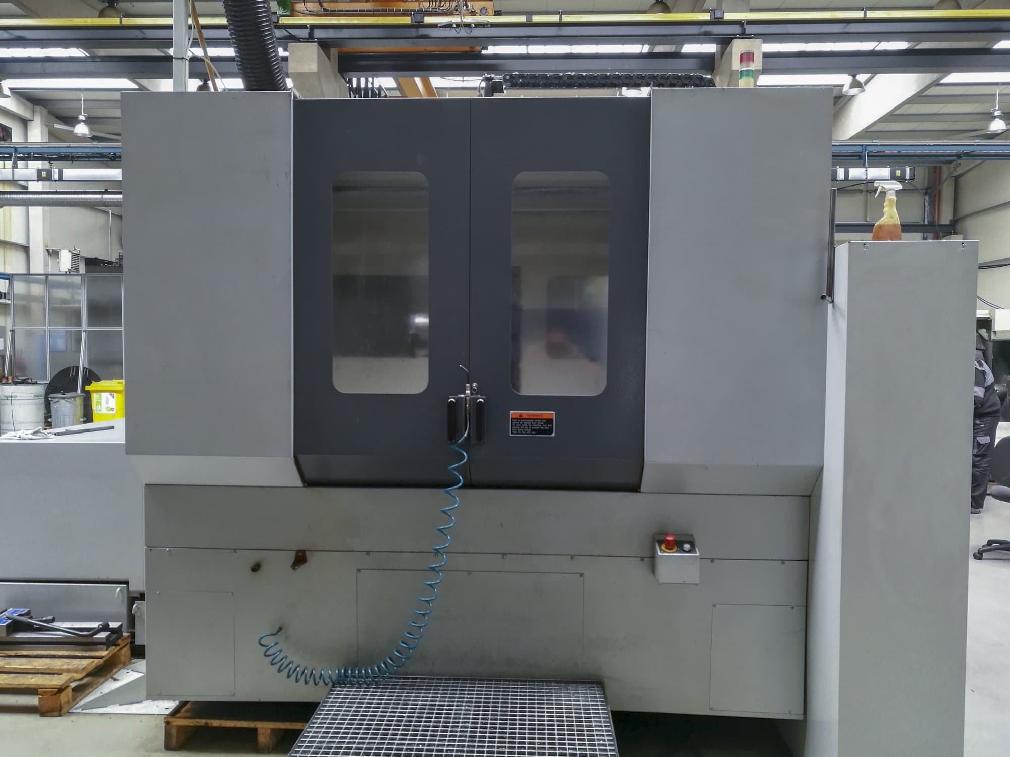 Vista frontal de la máquina MORI SEIKI MH-633