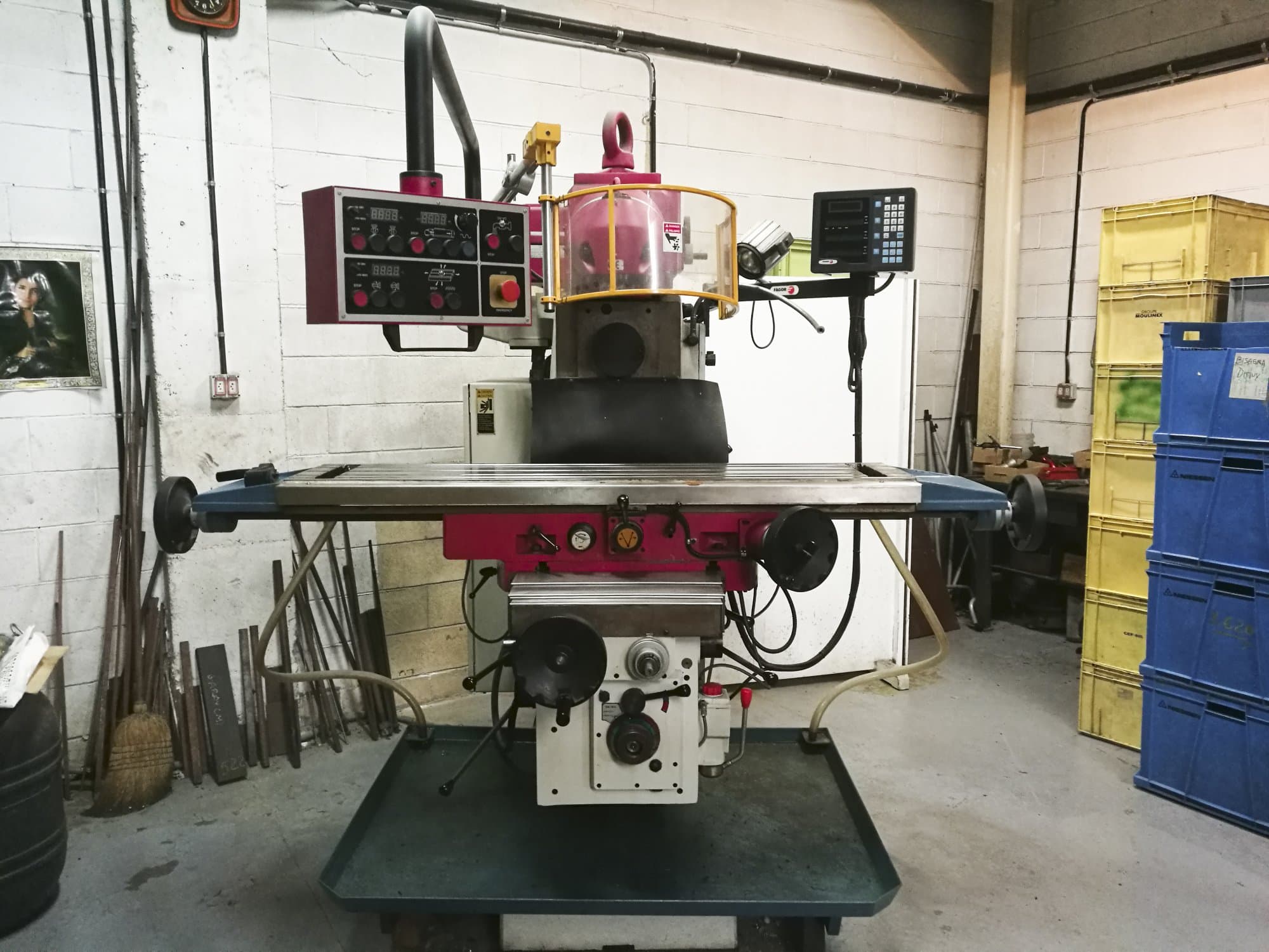 Vista frontal de la máquina Lagun FCM 152