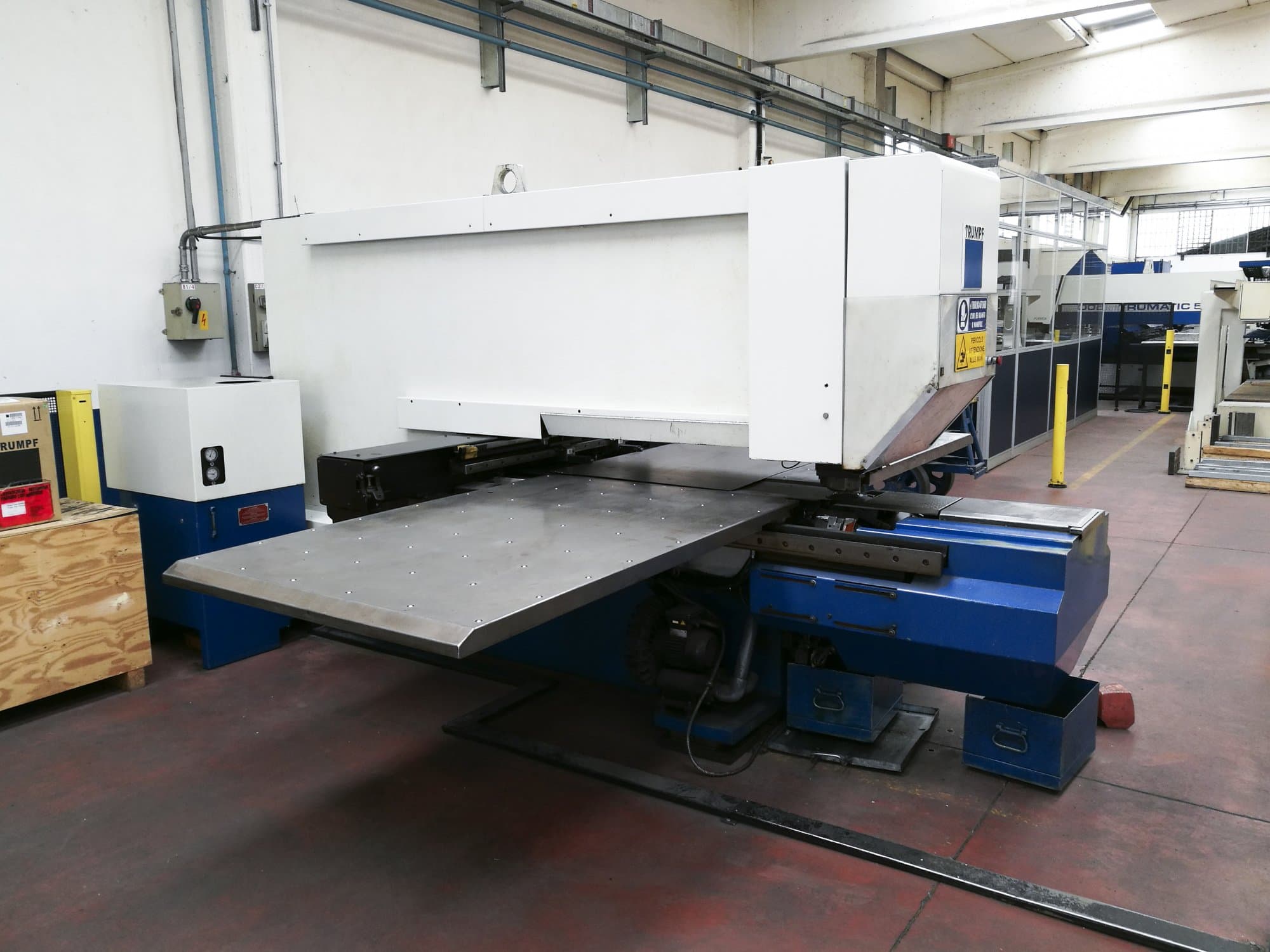 Vista izquierda de la máquina Trumpf Trumatic 240