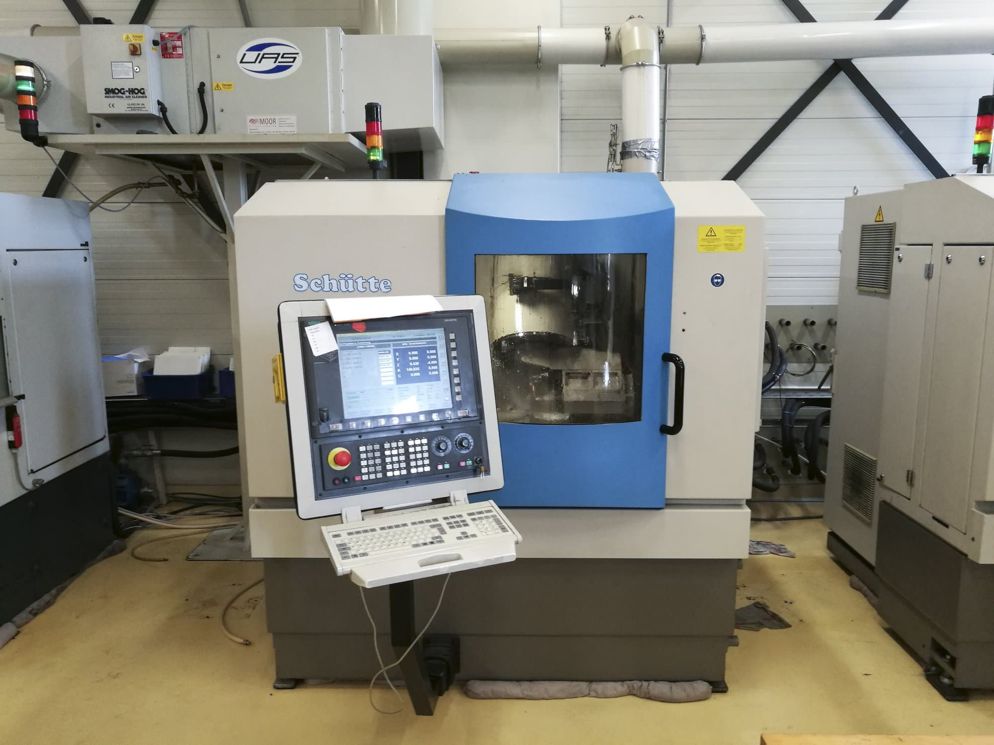 Vista frontal de la máquina Schuette WU305L