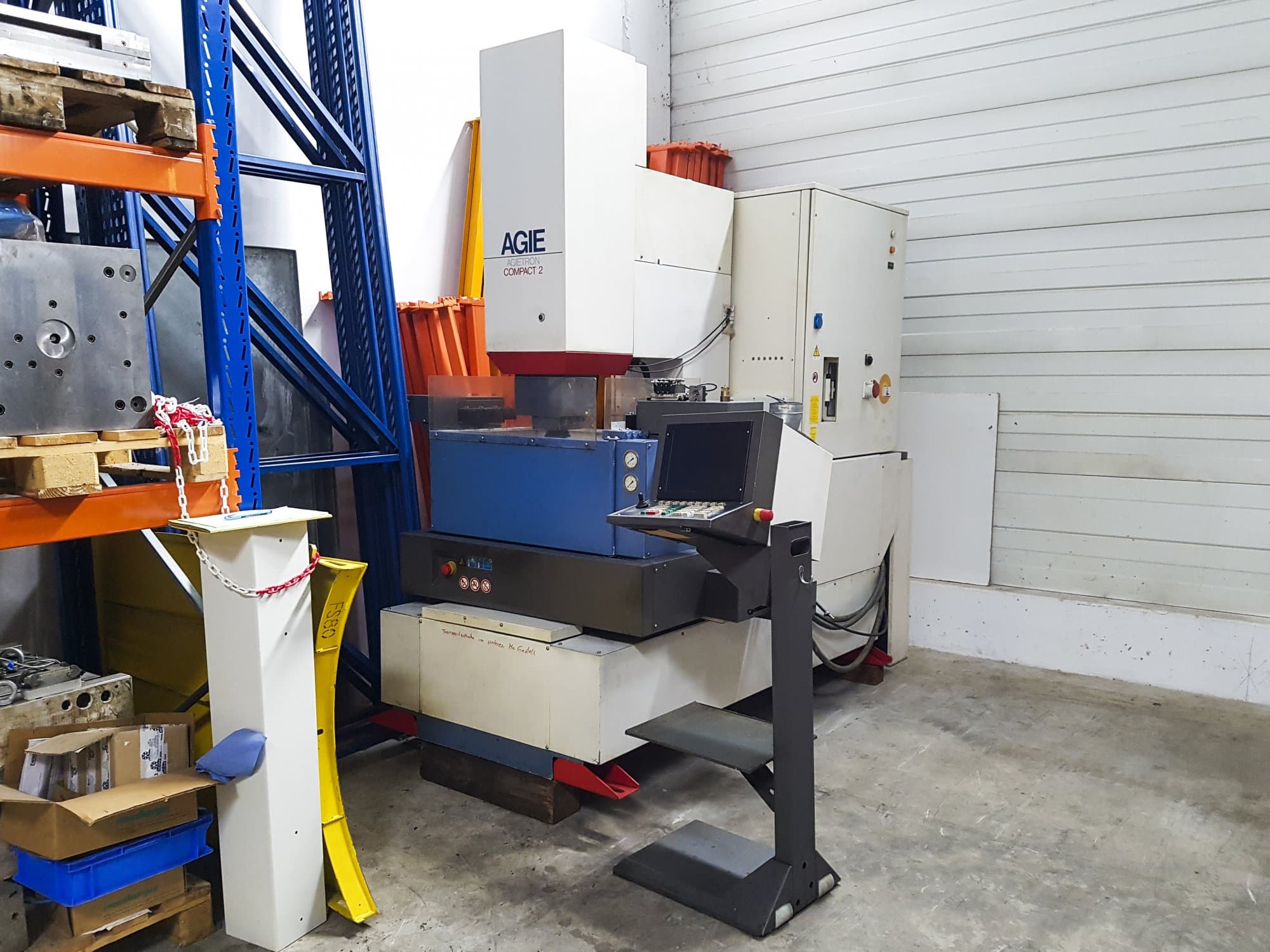 Vista derecha de la máquina AGIE AGIETRON Compact 2