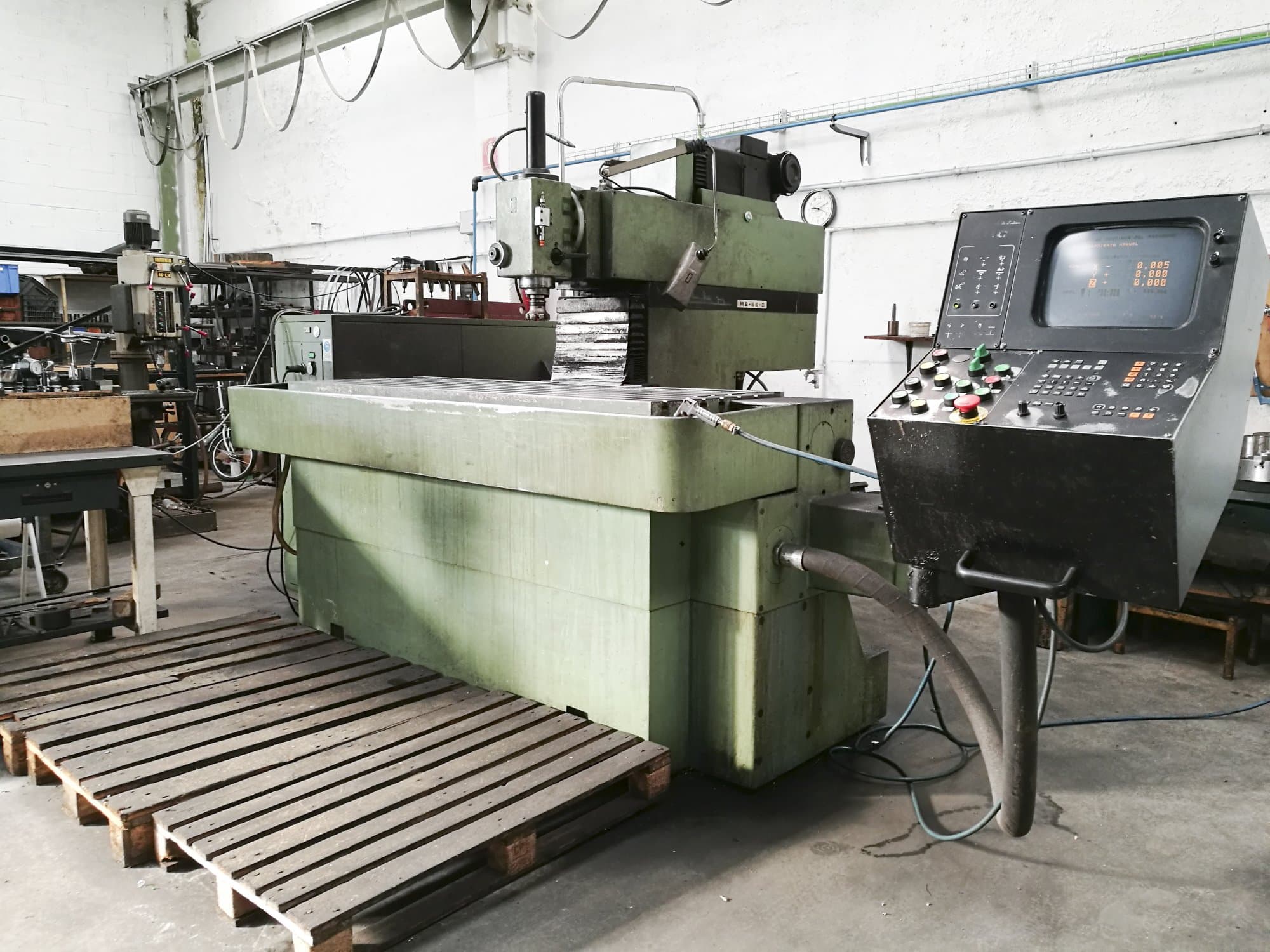 Vista derecha de la máquina Metba MB-55-D