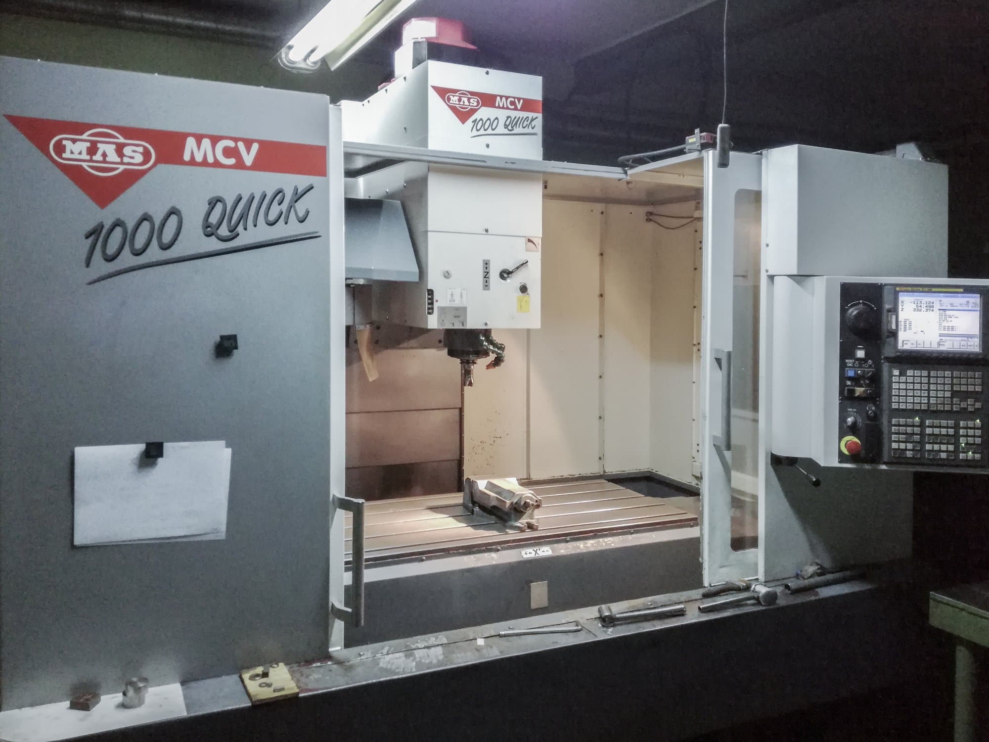 Vista izquierda de la máquina KOVOSVIT MAS MCV 1000 QUICK