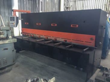Vista derecha de la máquina Durma DHGM 3006