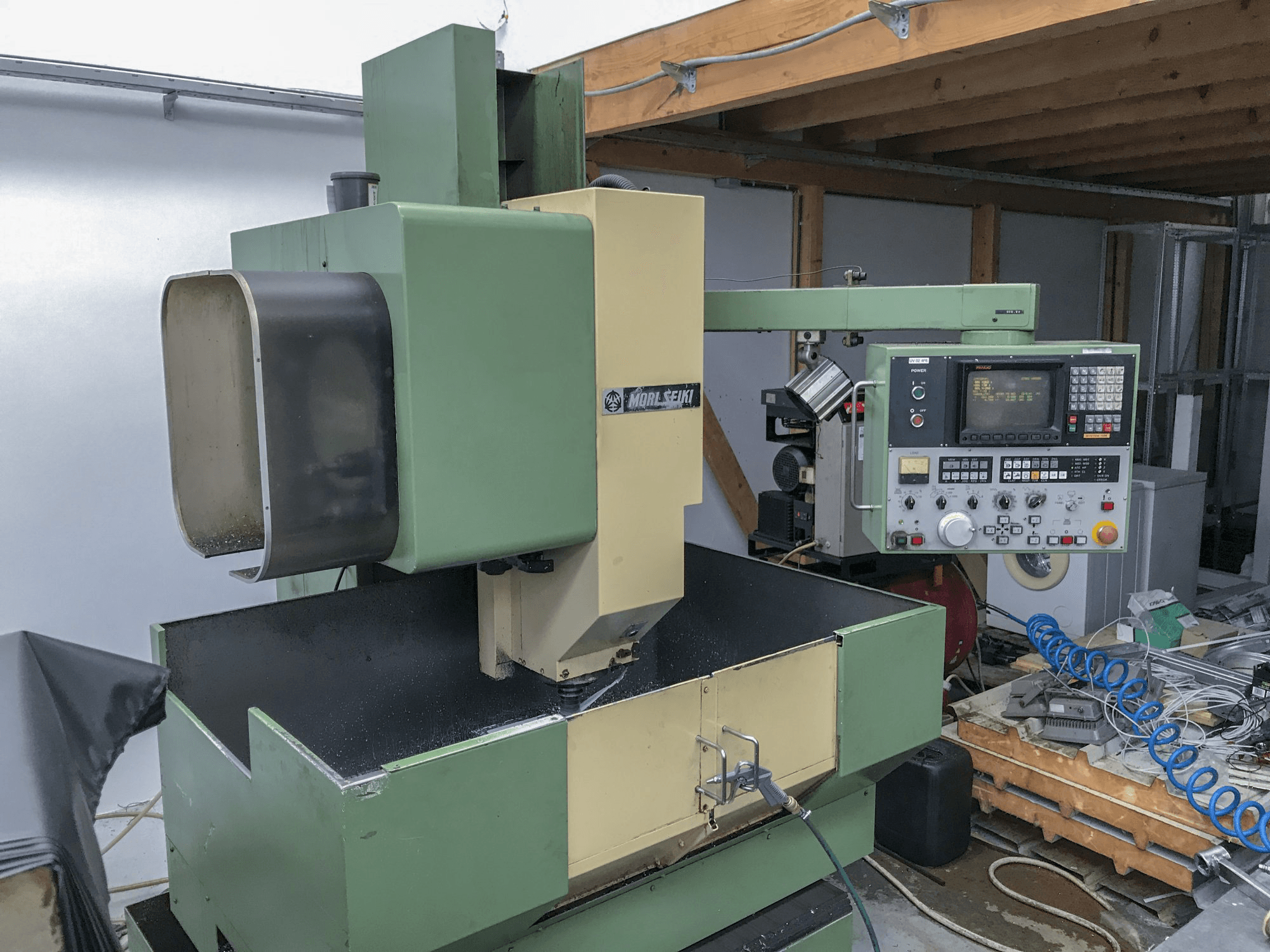 Vista izquierda 1 de la máquina MORI SEIKI MV-Junior