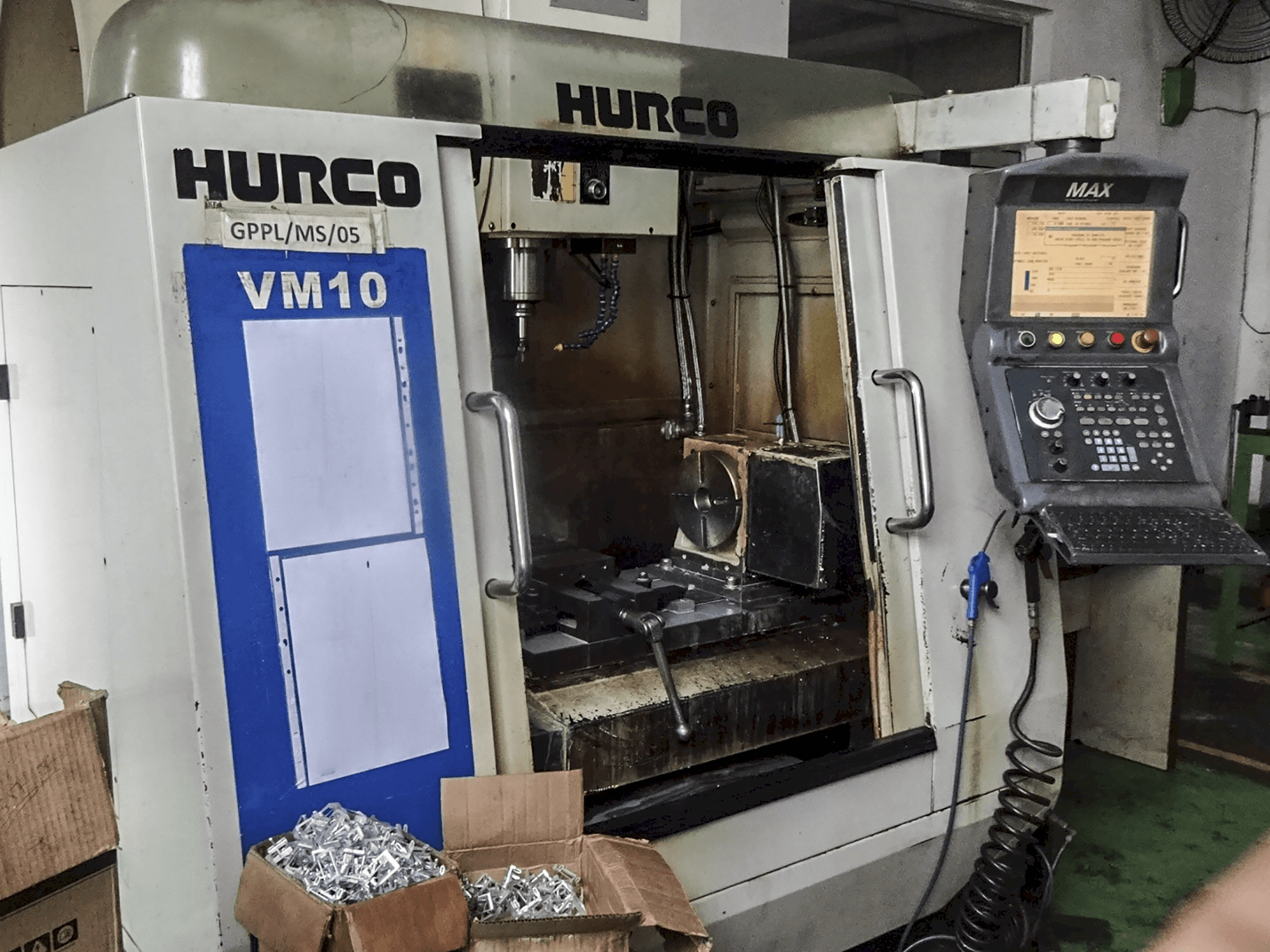 Vista izquierda de la máquina Hurco VM10