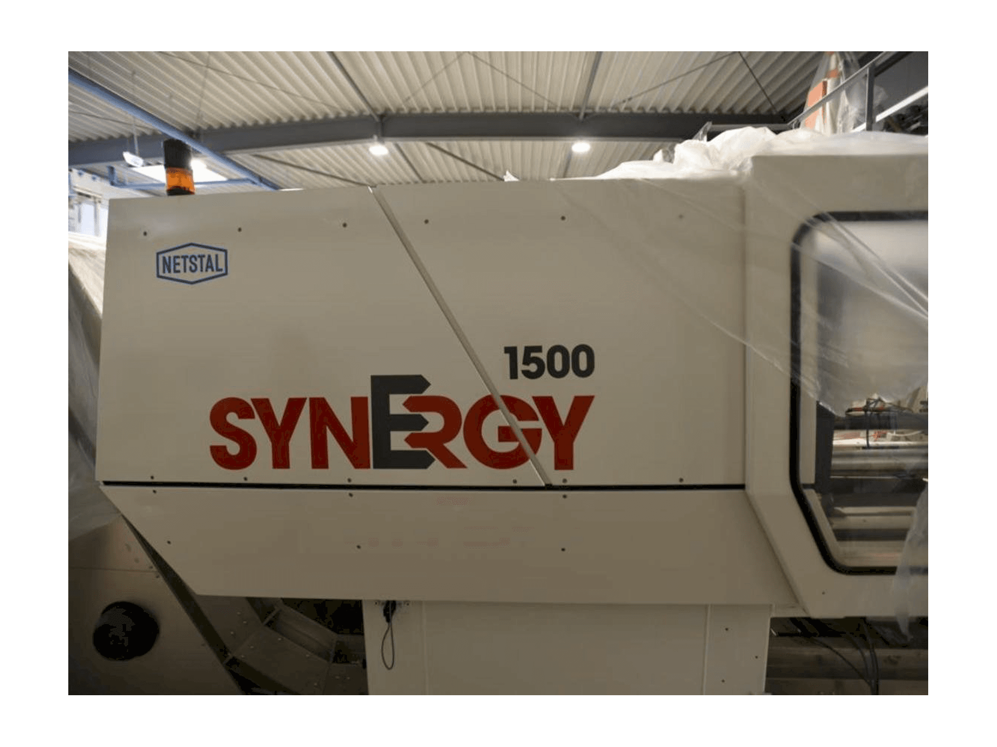 Vista frontal de la máquina Netstal SynErgy 1500-460