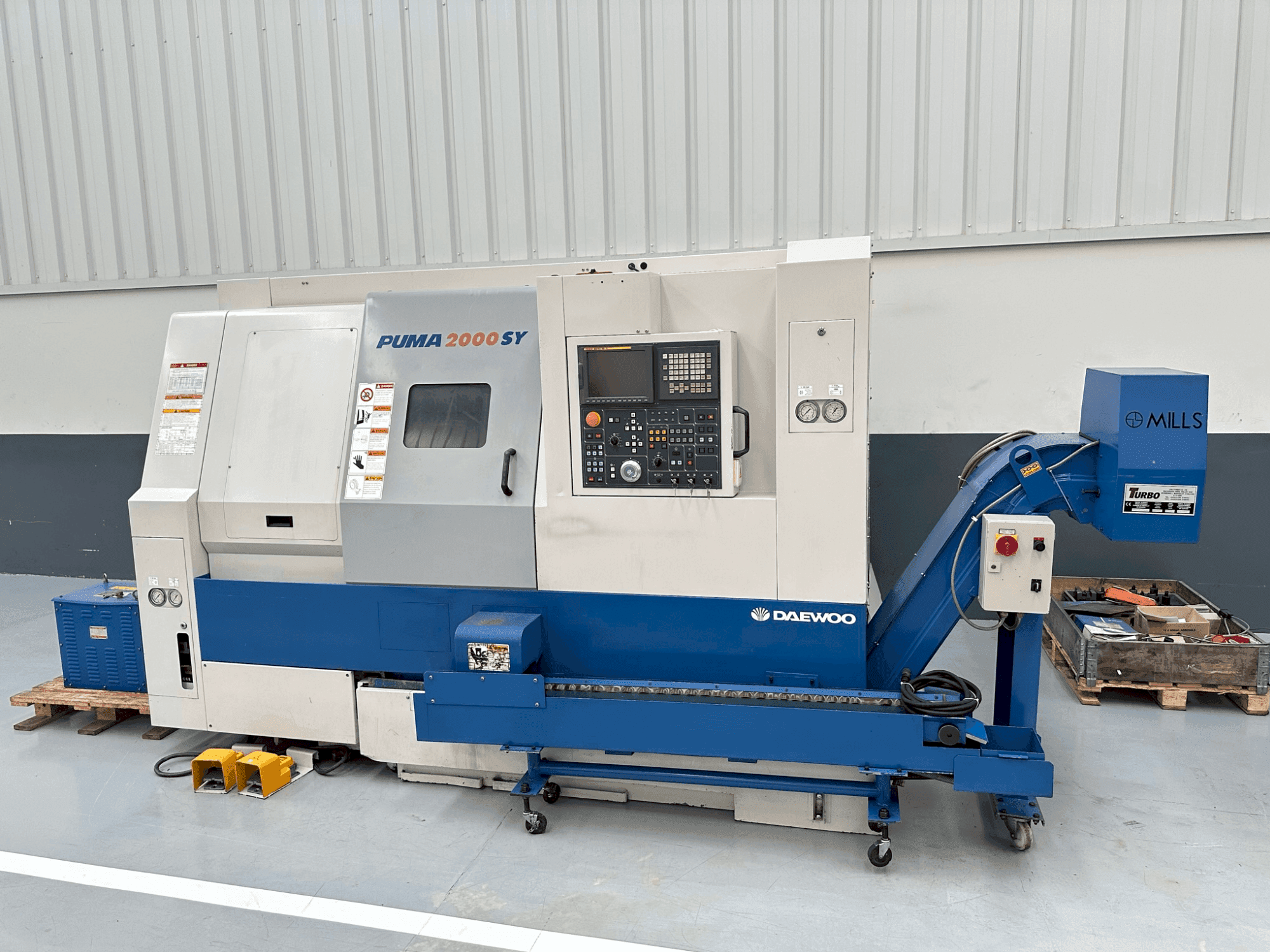 Vista frontal de la máquina DAEWOO PUMA 2000 SY