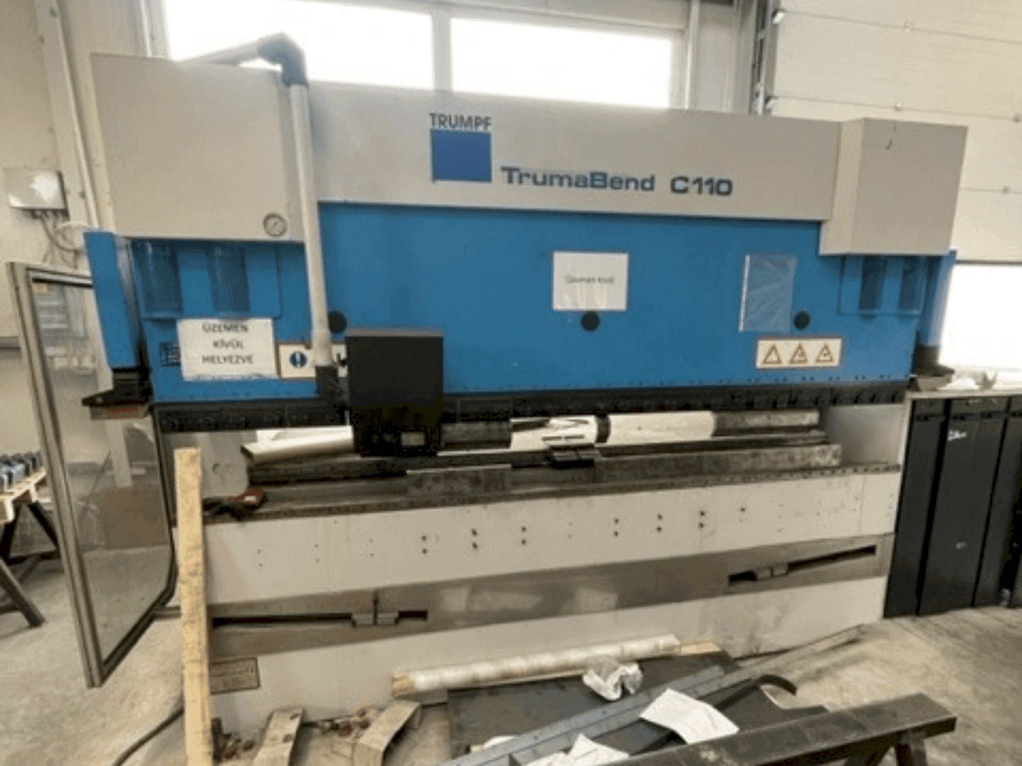 Vista frontal de la máquina TRUMPF TrumaBend C110