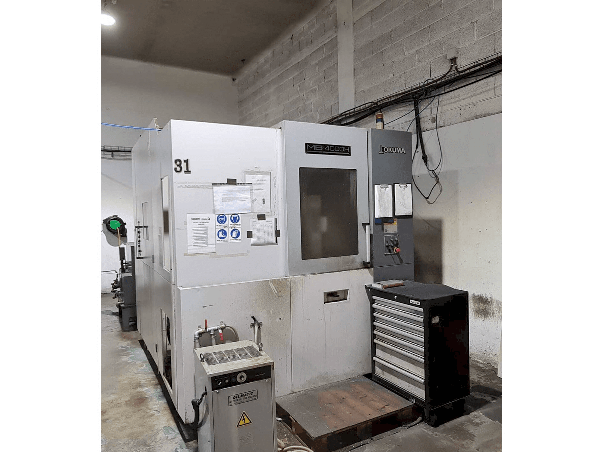 Vista frontal de la máquina Okuma MB-4000H