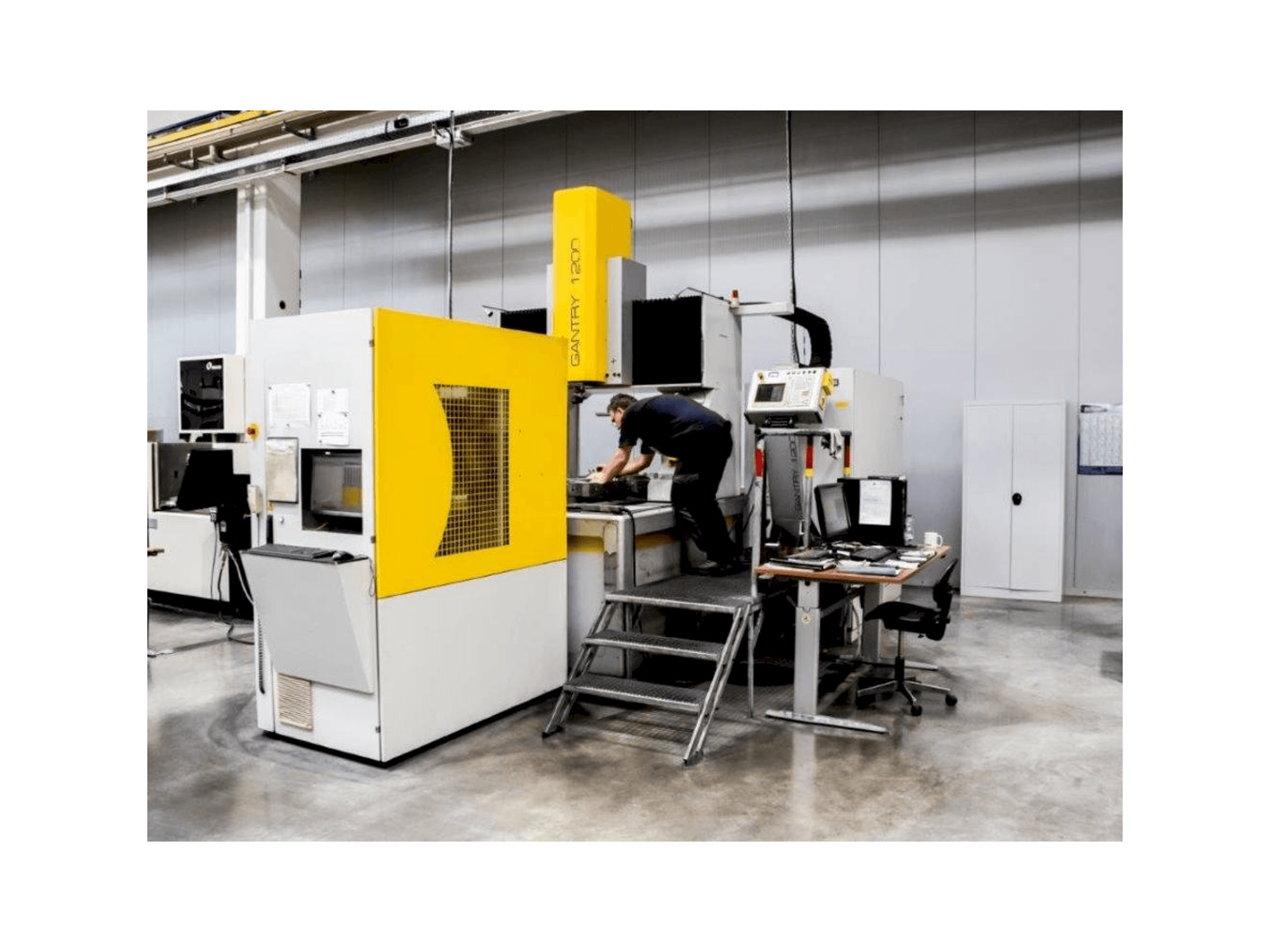 Vista frontal de la máquina OPS-INGERSOLL Gantry 1200