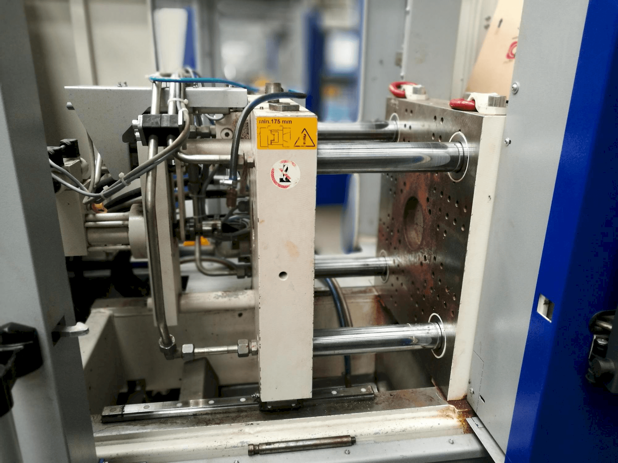 Vista frontal de la máquina Krauss Maffei KM 35-55 CX