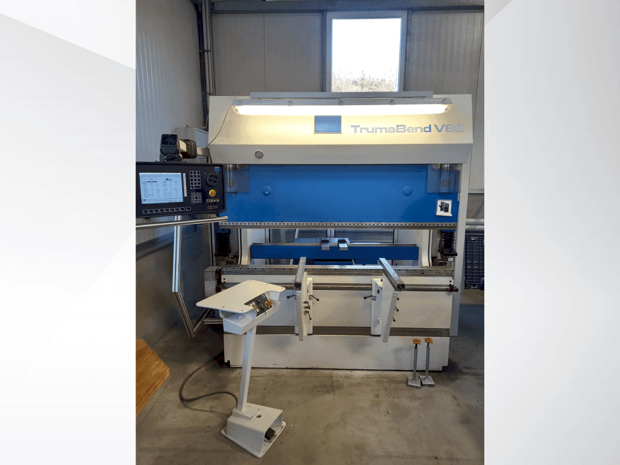 Vista frontal de la máquina TRUMPF TrumaBend V85