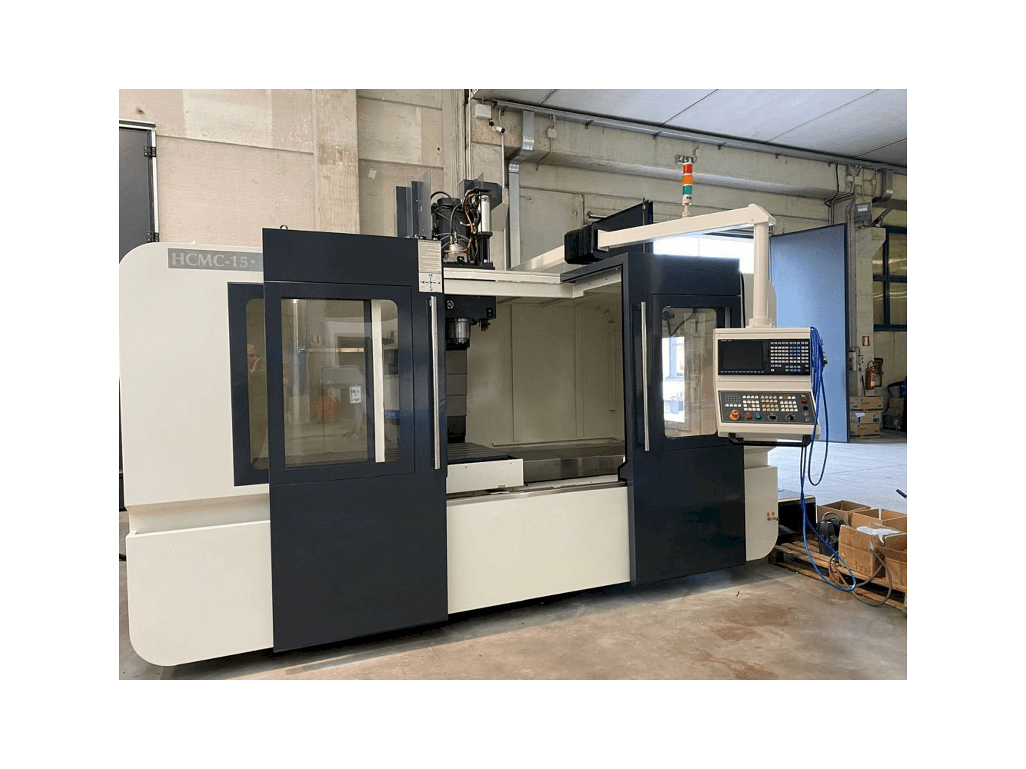 Vista frontal de la máquina Hartford HCMC-15