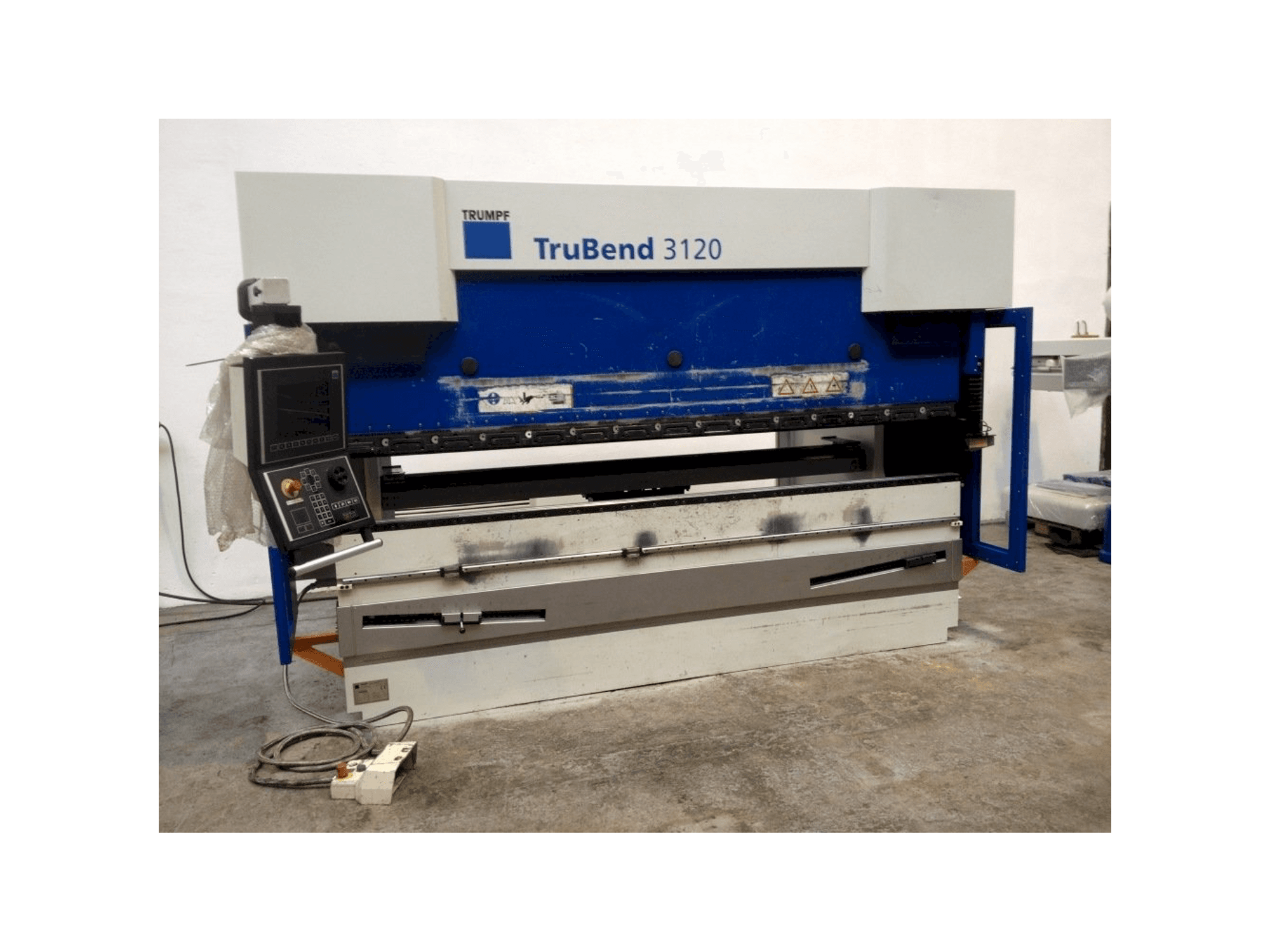 Vista frontal de la máquina Trumpf TruBend 3120