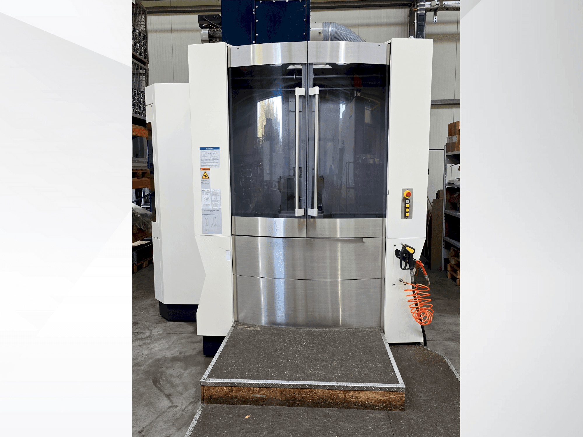 Vista frontal de la máquina Makino A61nx