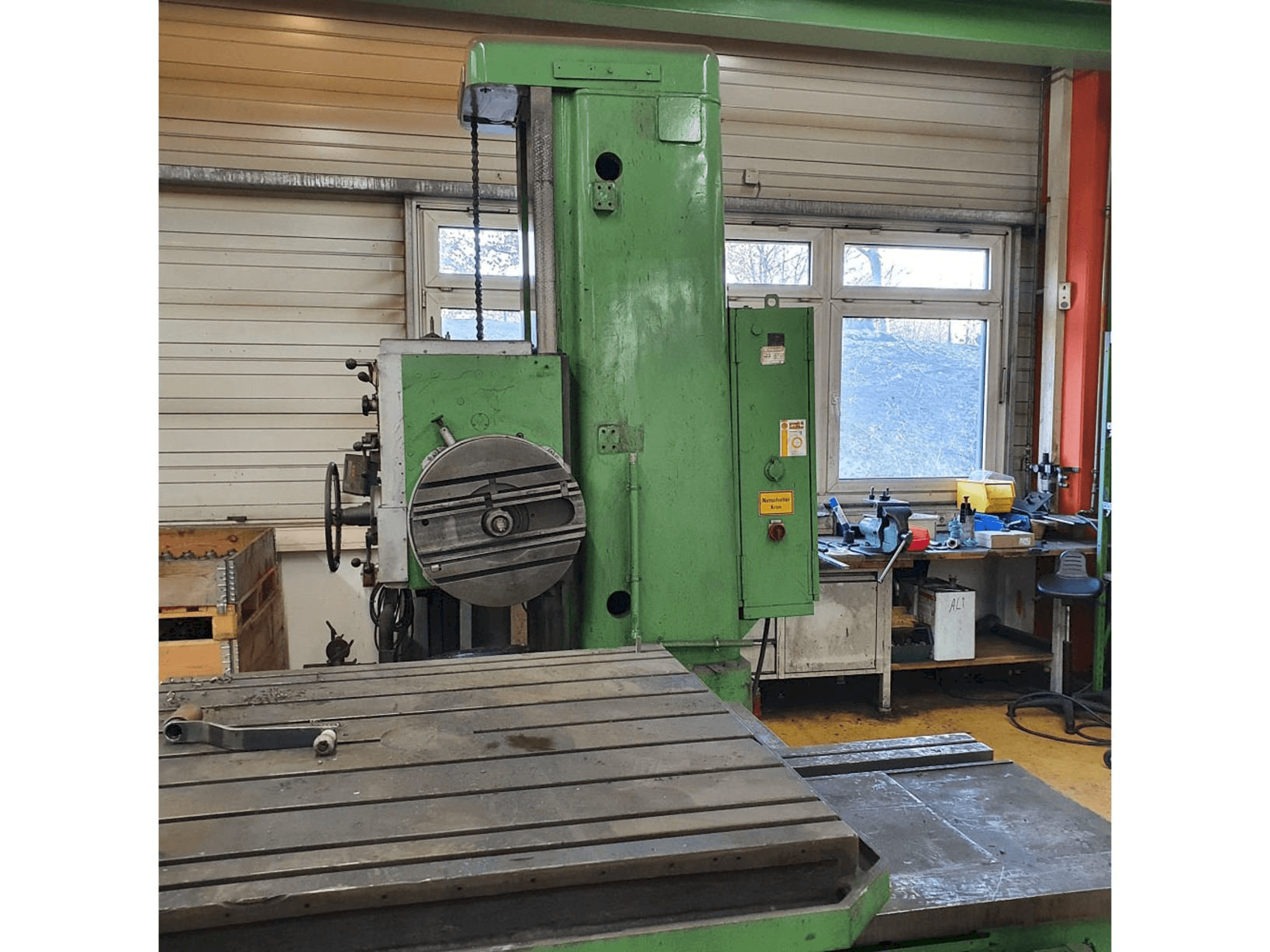 Vista frontal de la máquina TOS Bohrwerk W 100
