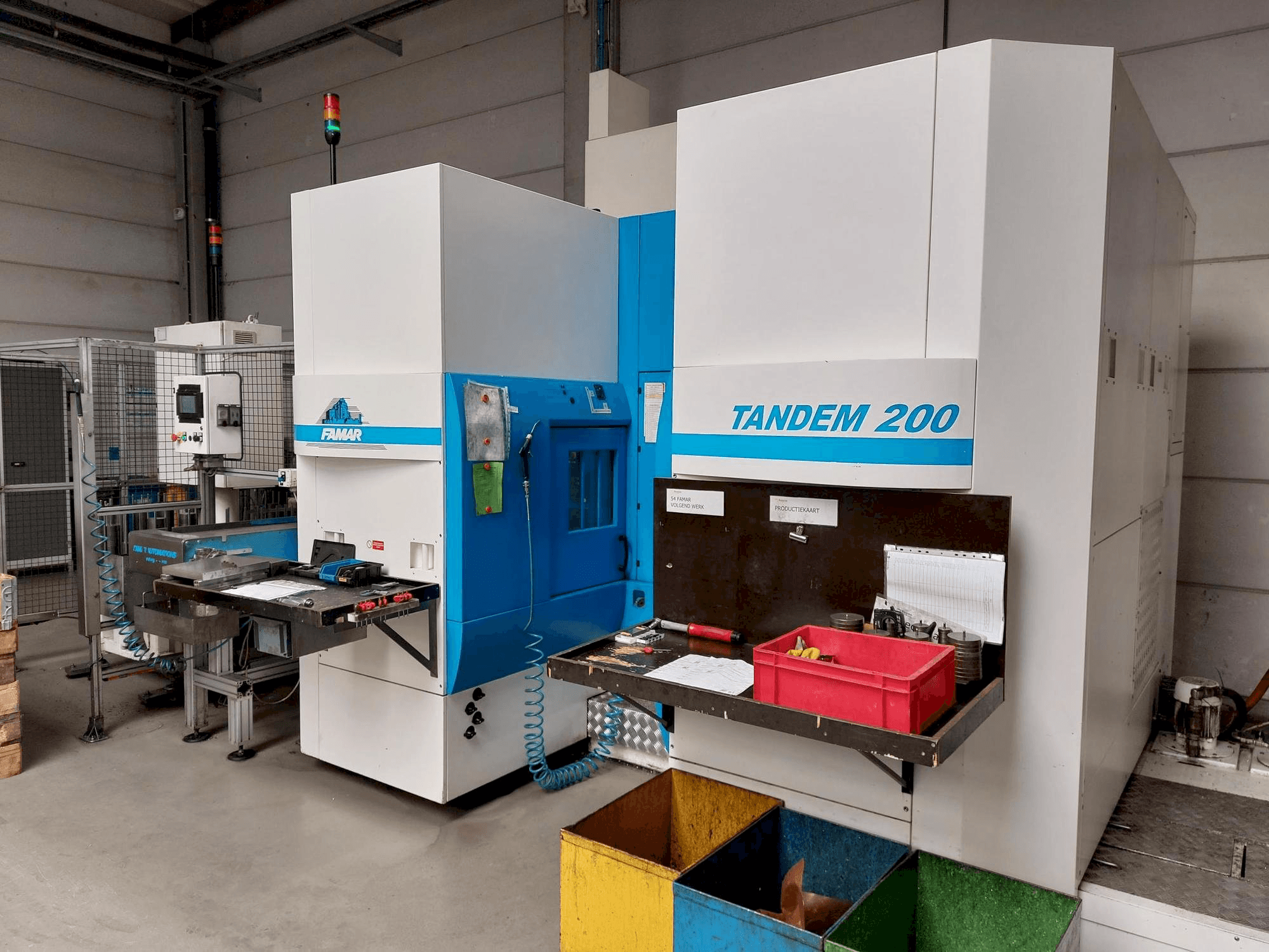 Vista frontal de la máquina Famar Tandem 200