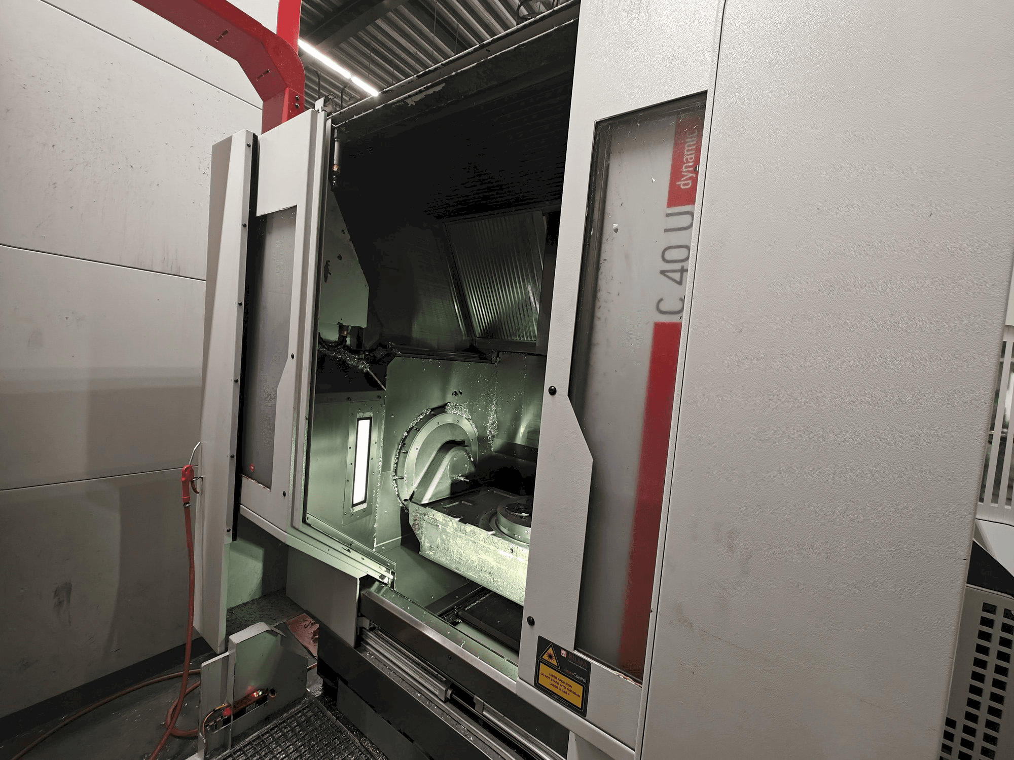 Vista frontal de la máquina HERMLE C 40 U