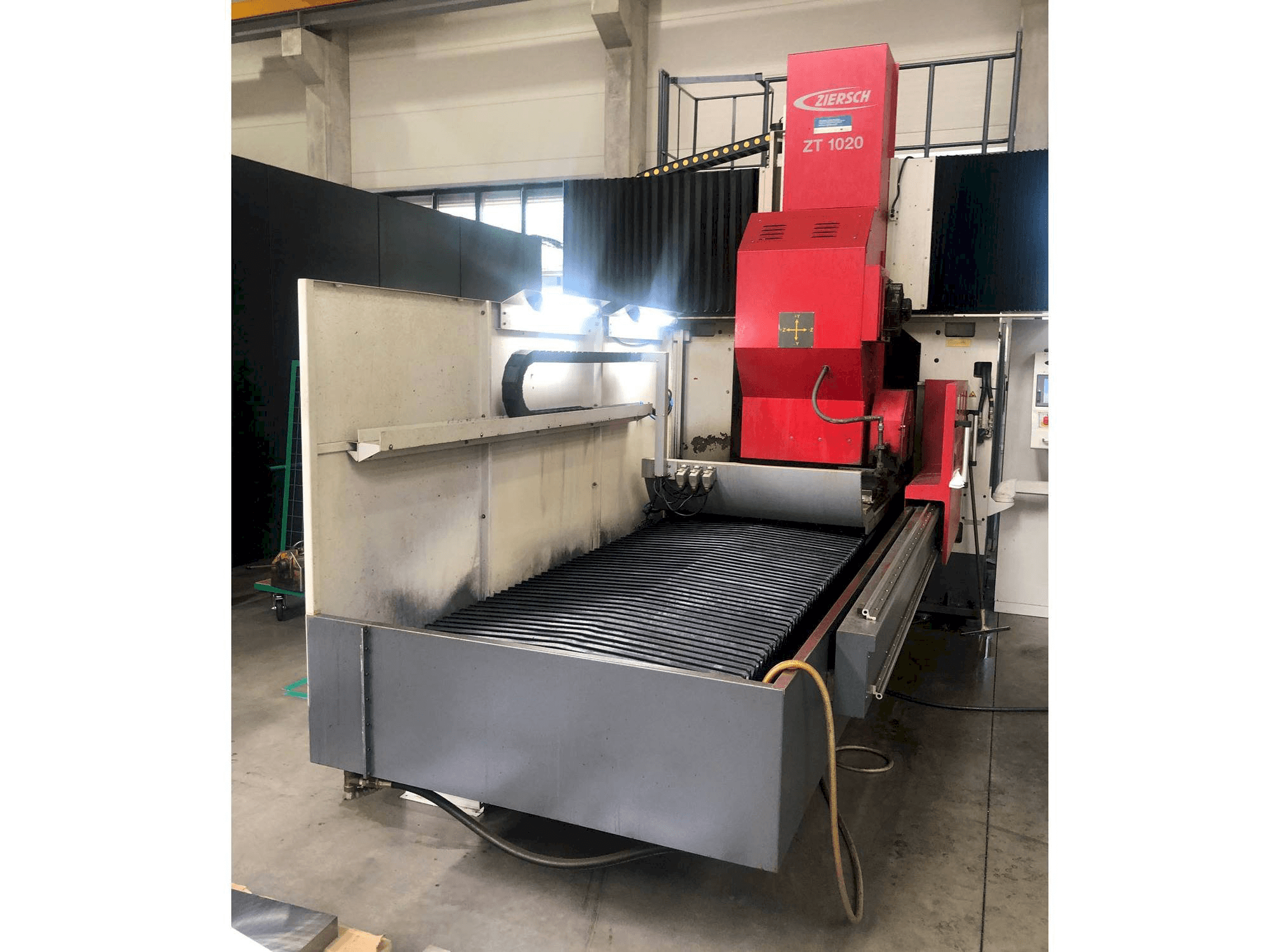 Vista frontal de la máquina Ziersch ZT 1020