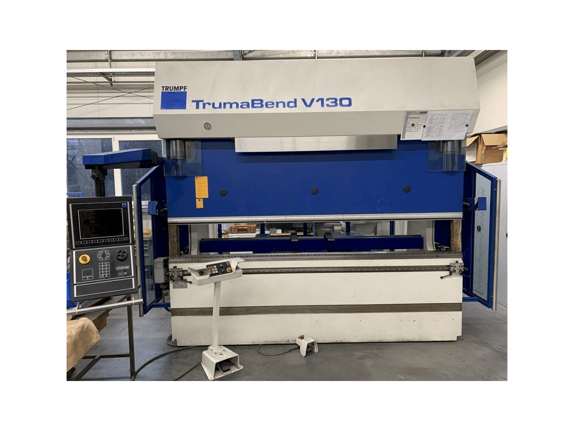 Vista frontal de la máquina Trumpf TrumaBend V130X