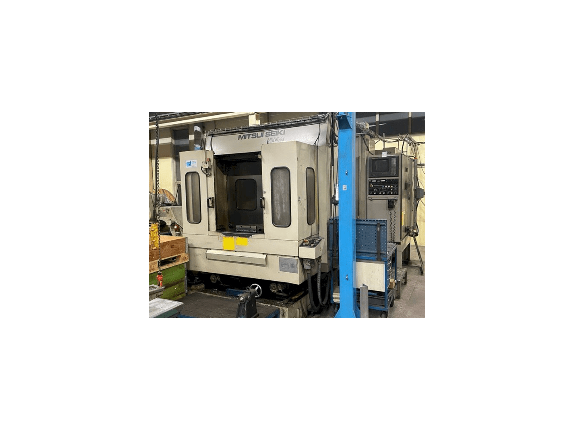 Vista frontal de la máquina Mitsui Seiki HT4A