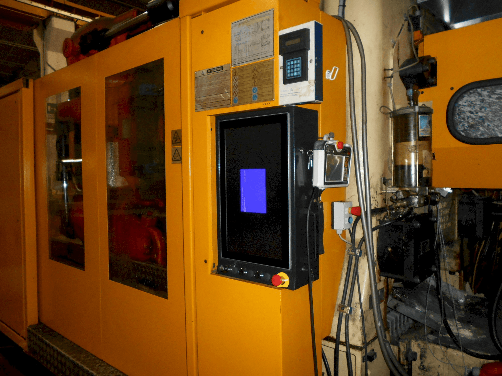 Vista frontal de la máquina Husky ELL 750 RS 120/110