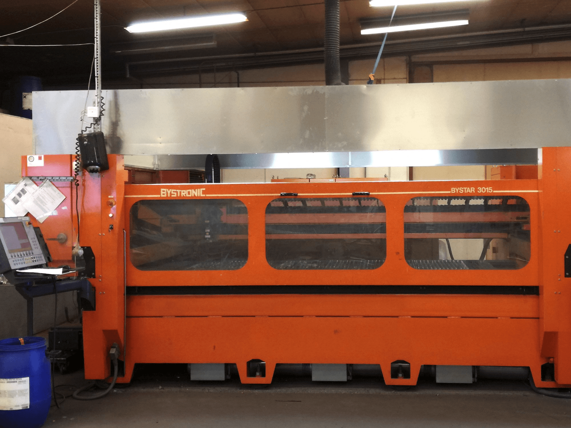 Vista frontal de la máquina Bystronic Bystar 3015
