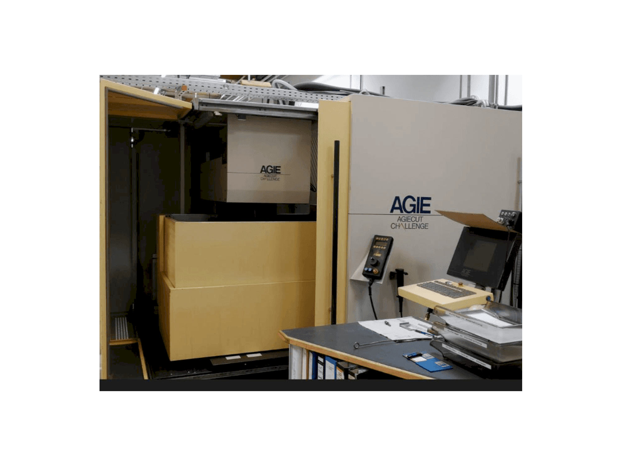 Vista frontal de la máquina AGIE AGIECUT CHALLENGE 3