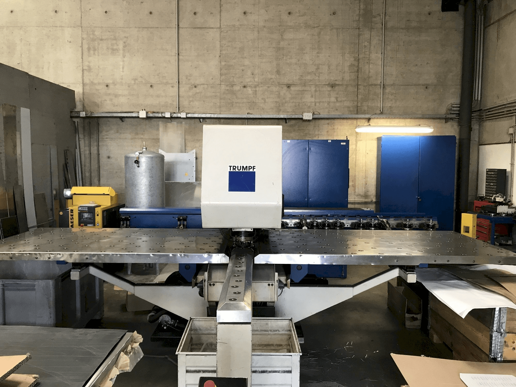 Vista frontal de la máquina Trumpf Trumatic 200R
