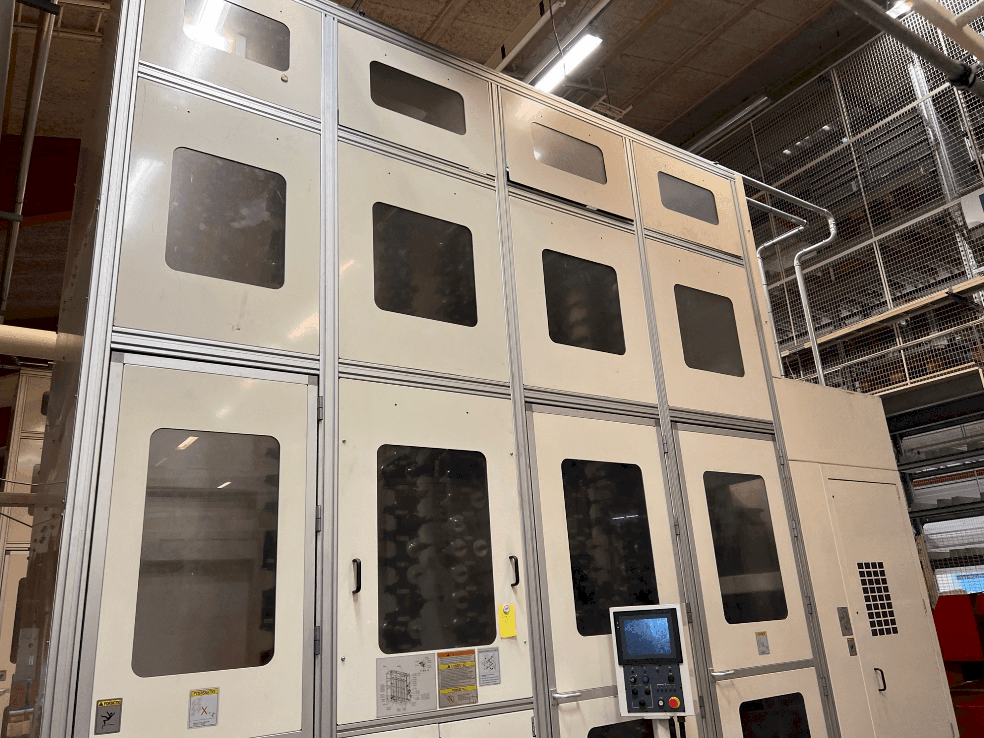 Vista izquierda de la máquina Okuma MA-800H