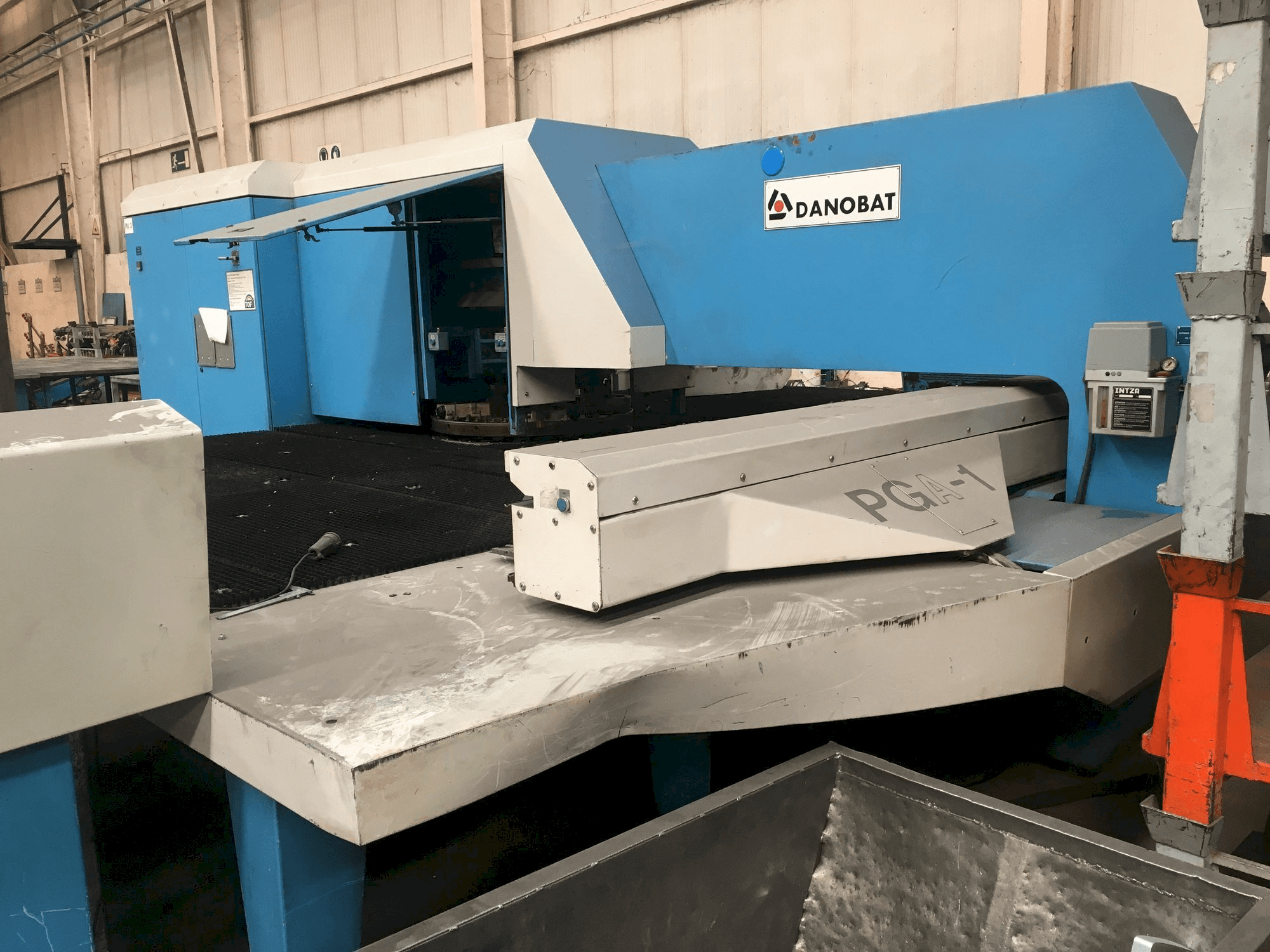 Vista frontal de la máquina DANOBAT PGA-1