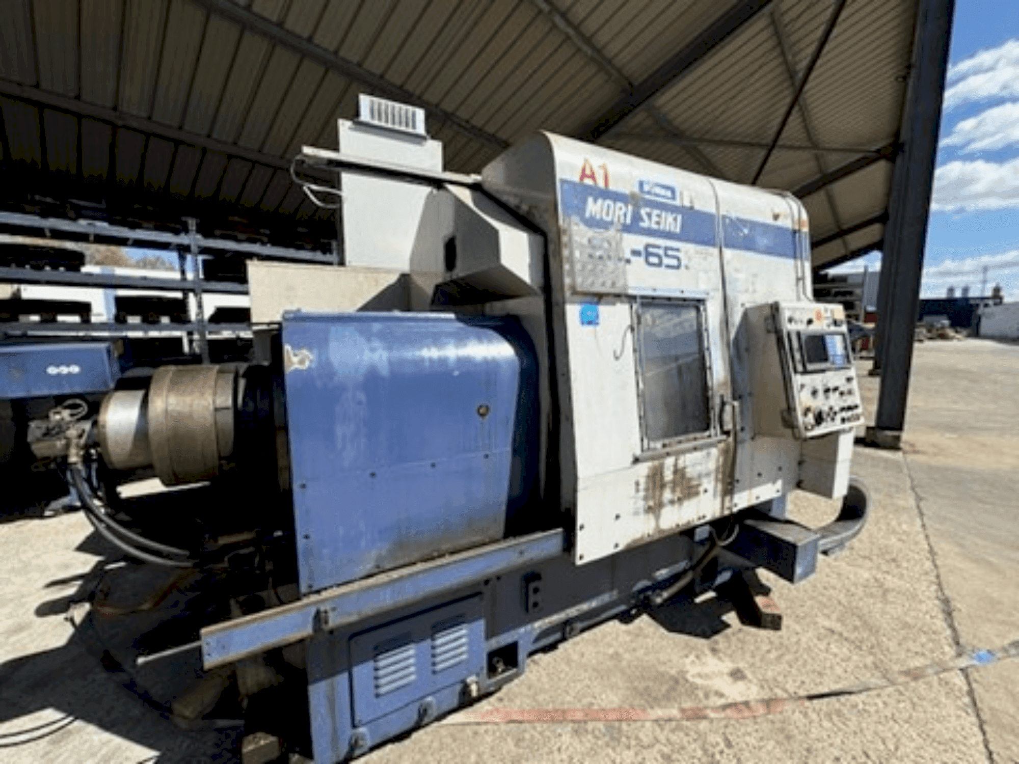 Vista frontal de la máquina MORI SEIKI SL-65C