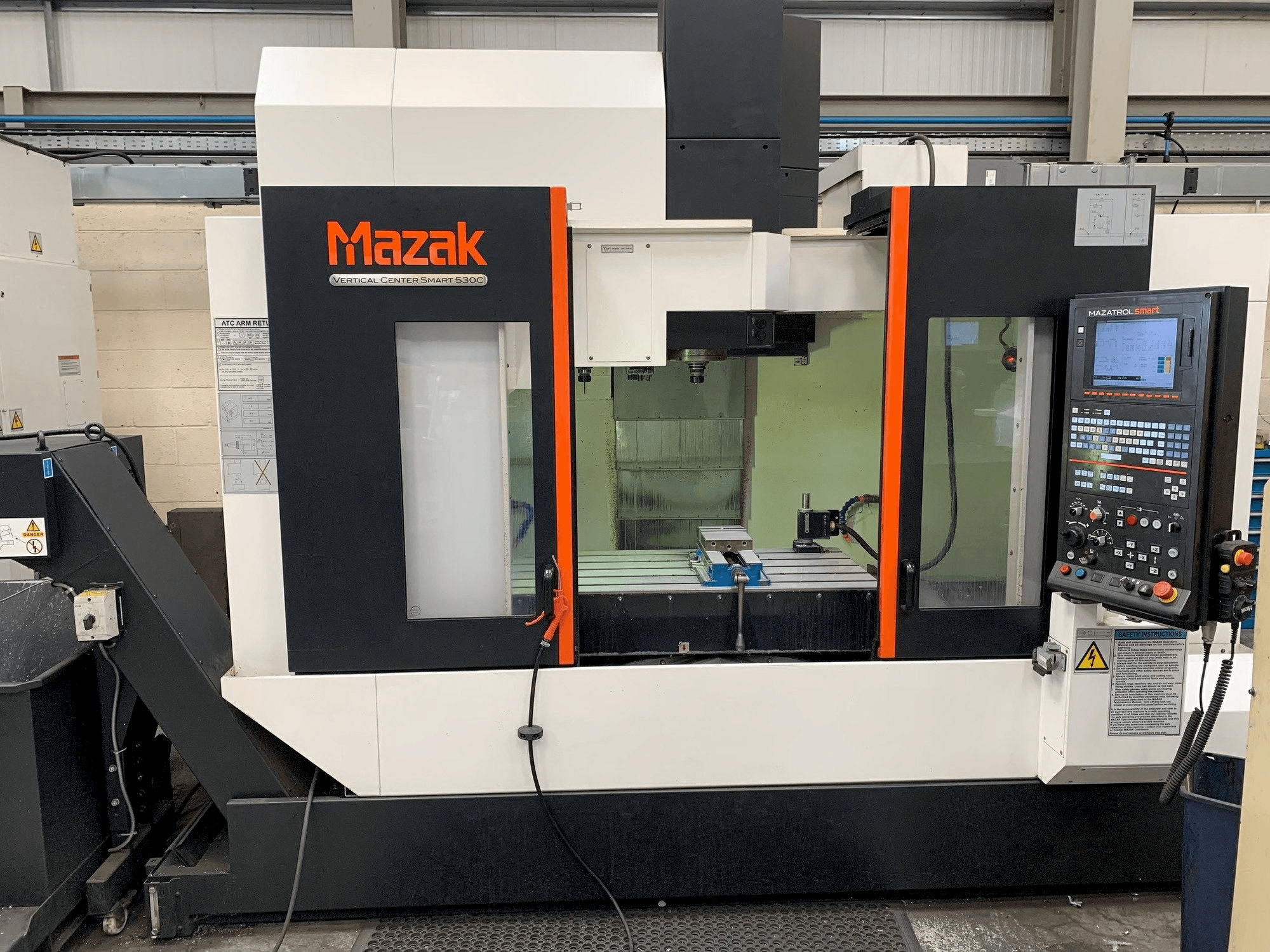 Vista frontal de la máquina Mazak Smart 530C