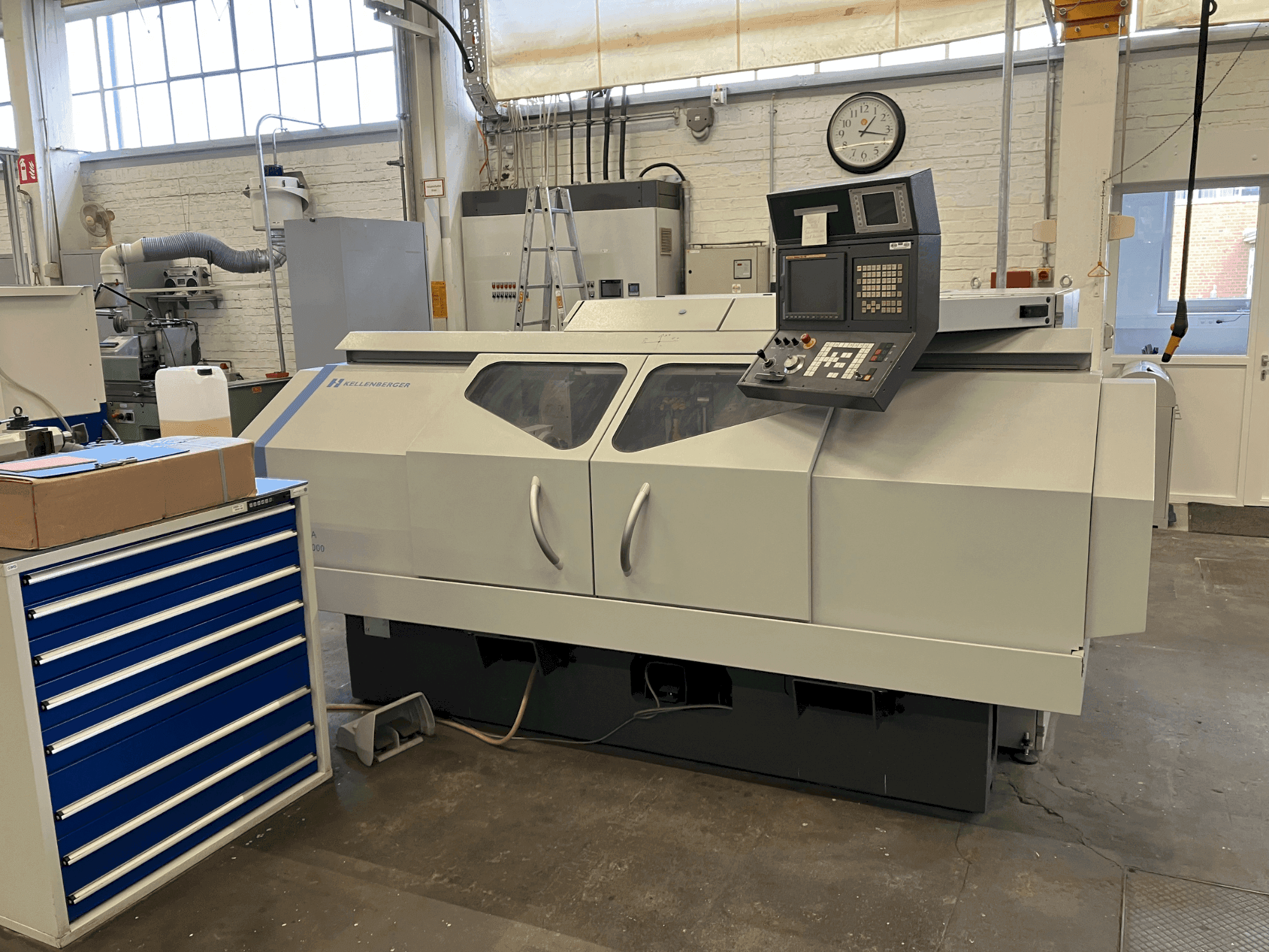 Vista frontal de la máquina KELLENBERGER KEL-VISTA UR1-2-3 175