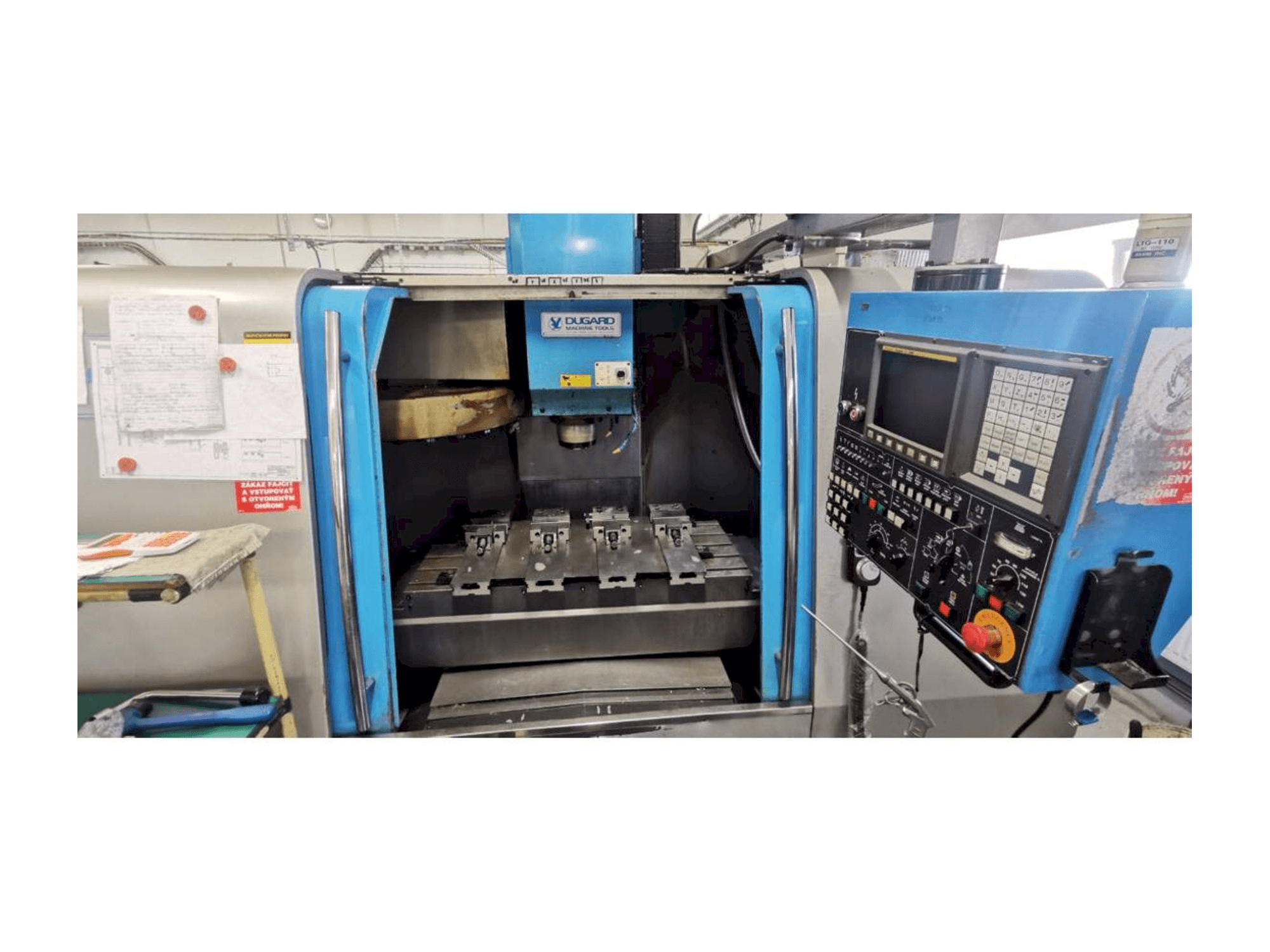 Vista frontal de la máquina Dugard EAGLE 1000 VMC-L