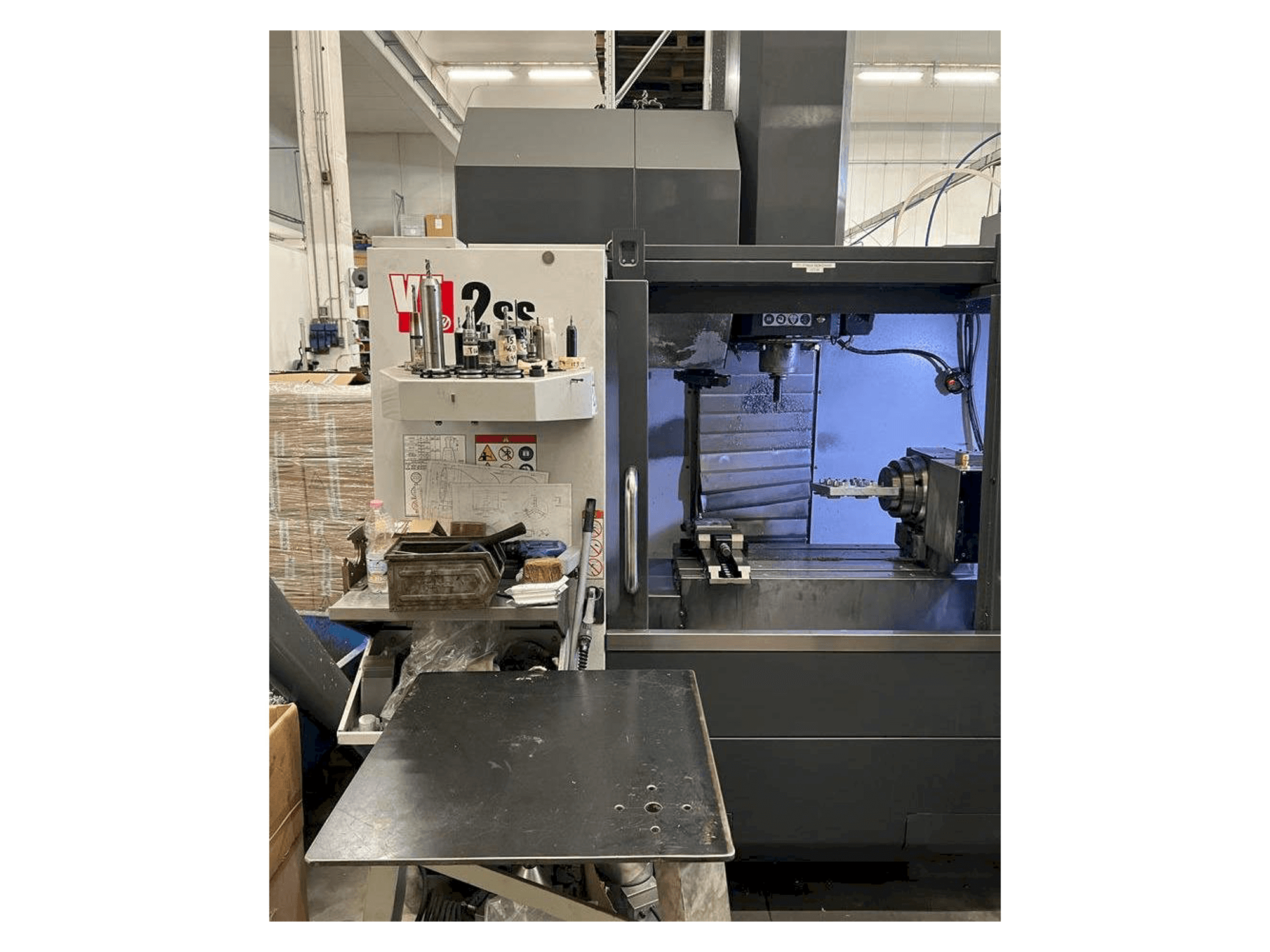 Vista frontal de la máquina HAAS VF-2SS