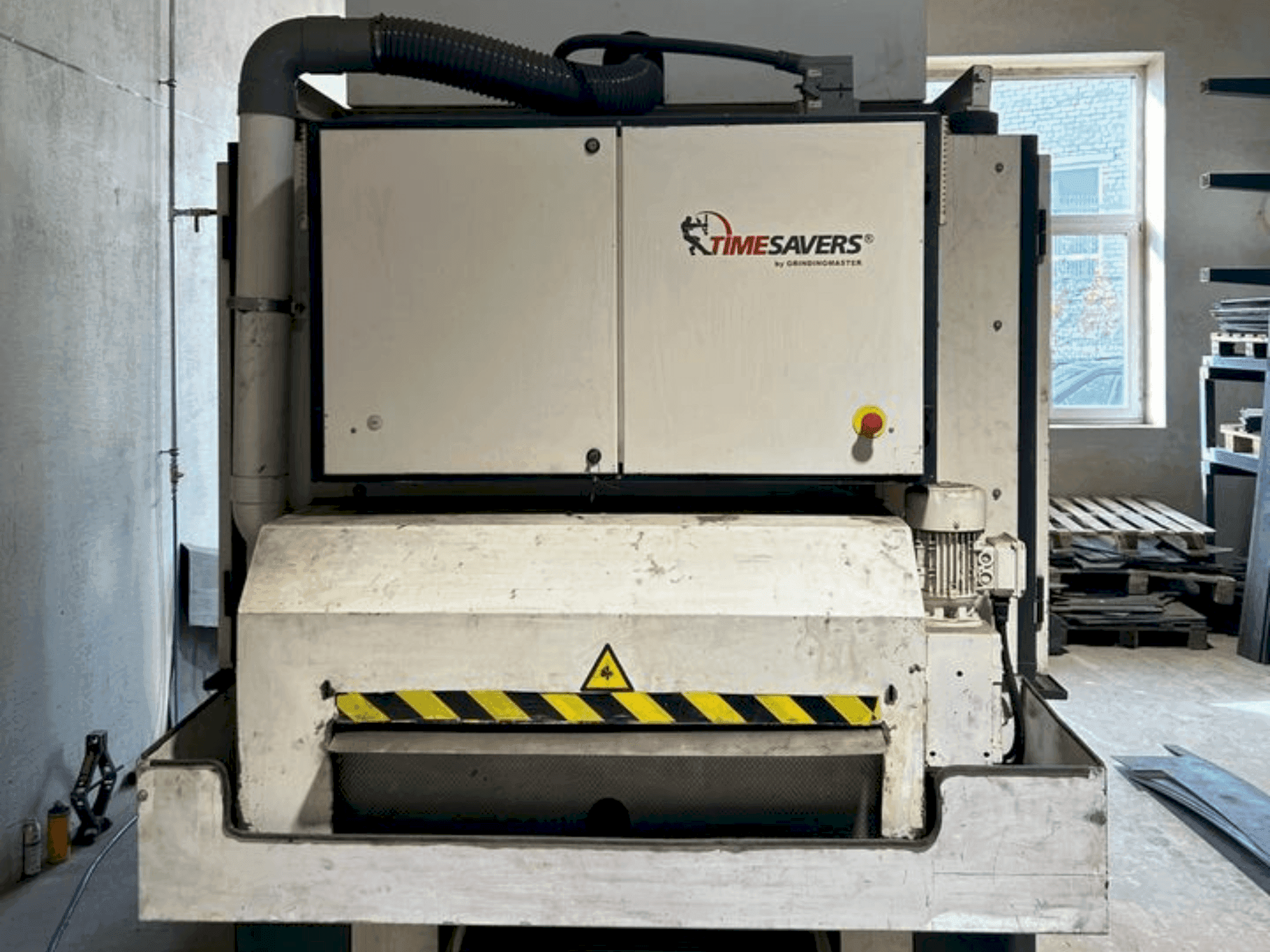 Vista frontal de la máquina TIMESAVERS 41serie 900 WRD N