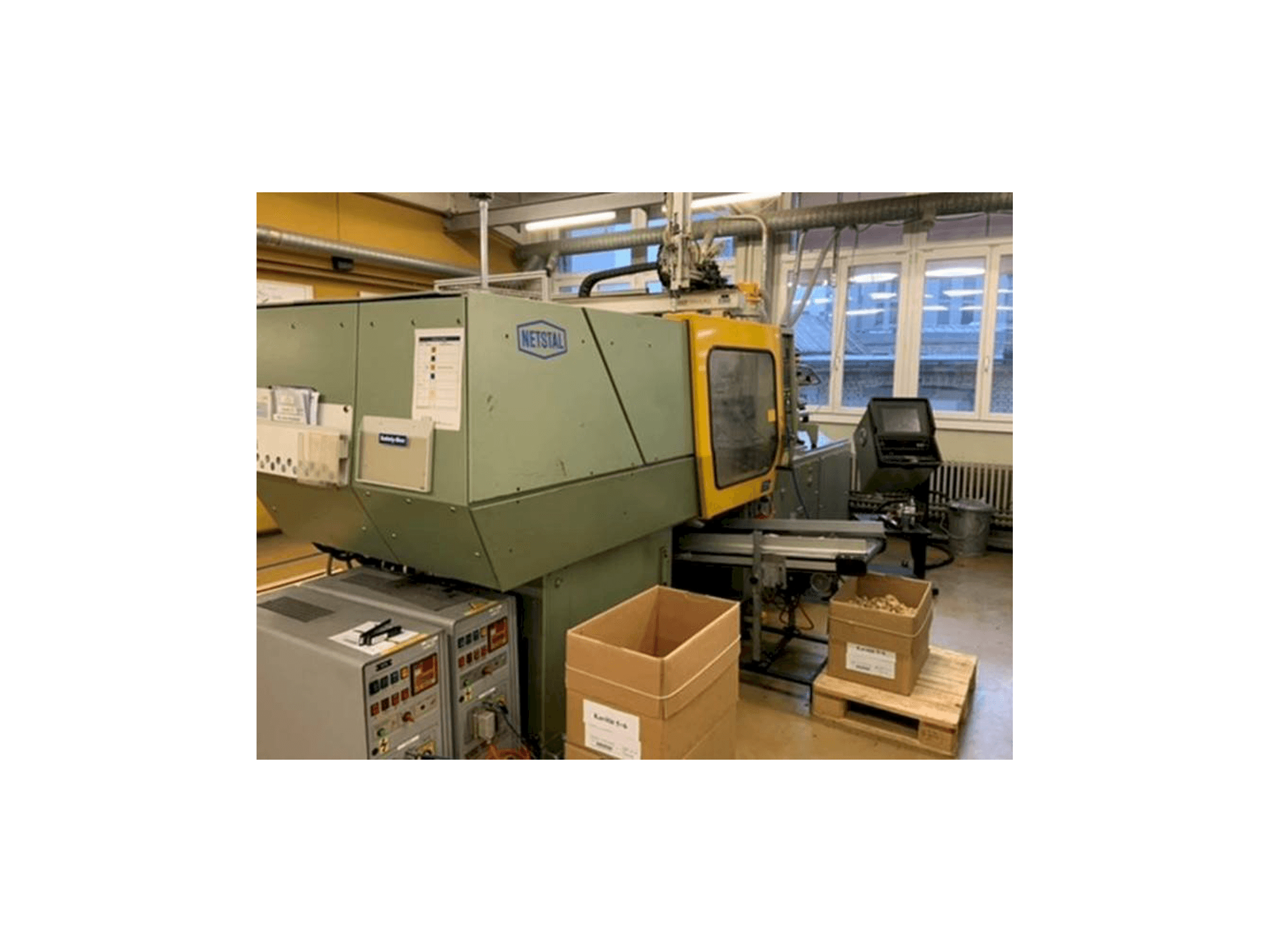 Vista frontal de la máquina Netstal Synergy 600-110