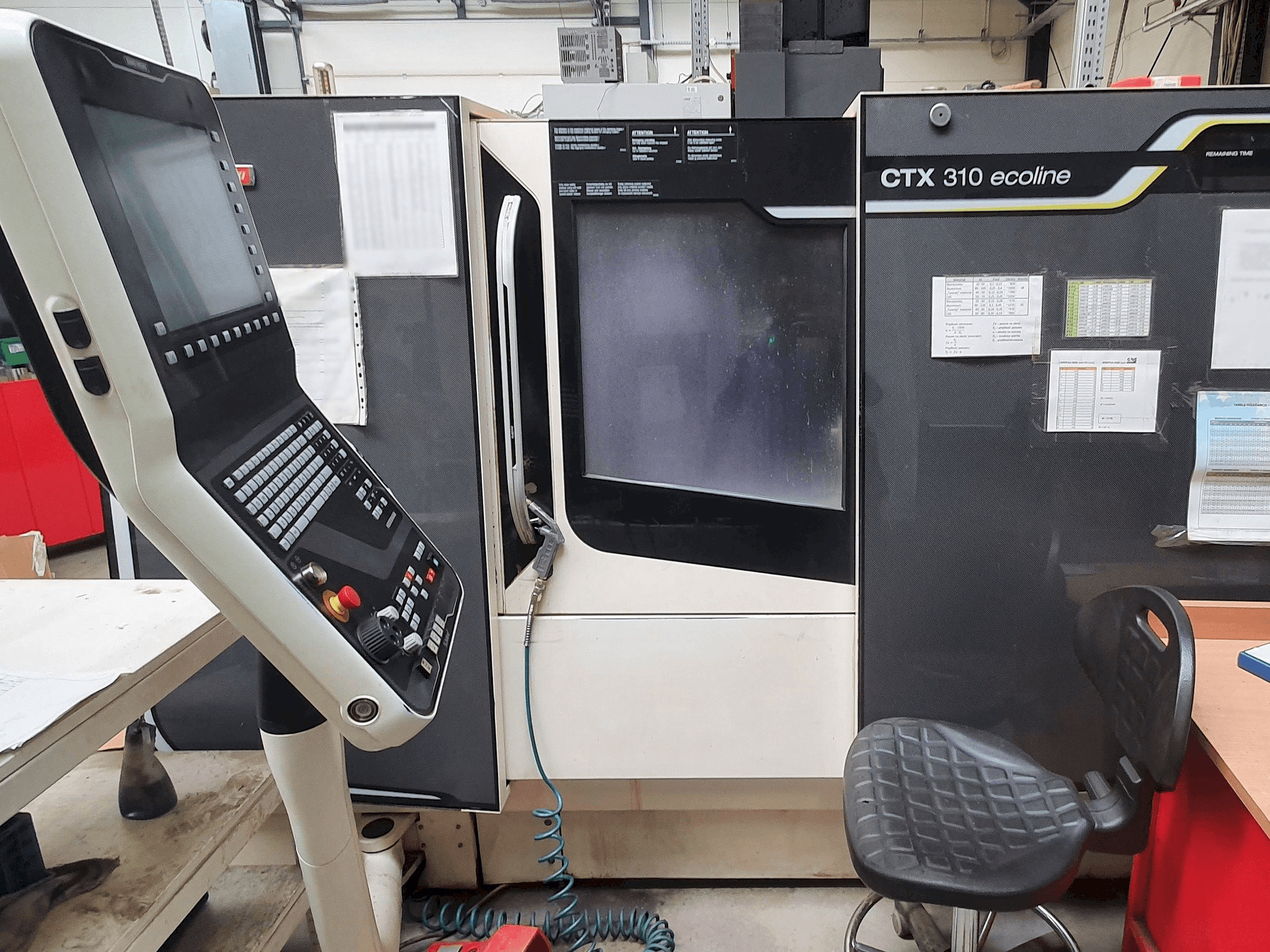 Vista frontal de la máquina DMG MORI SEIKI CTX
