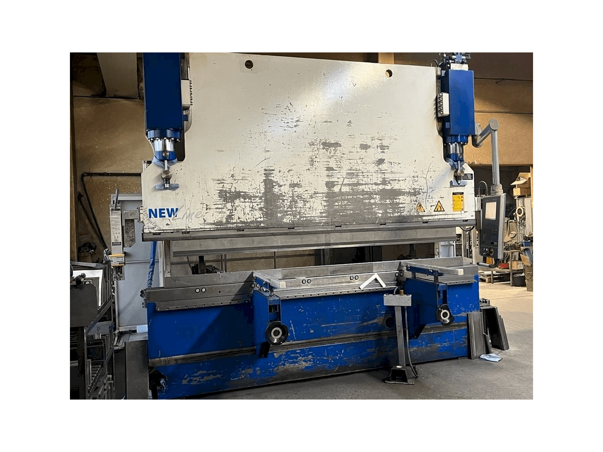 Vista frontal de la máquina GWF MENGELE HB 175-30/35